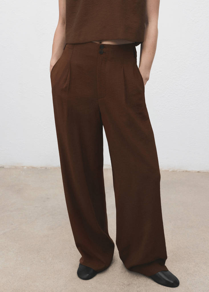 Straight-fit pleated trousers — Brown