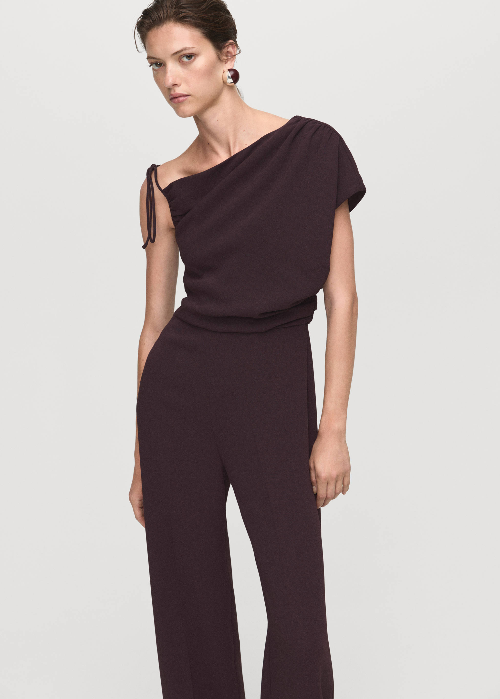 Jumpsuit with asymmetrical neck and bow - Medium plane