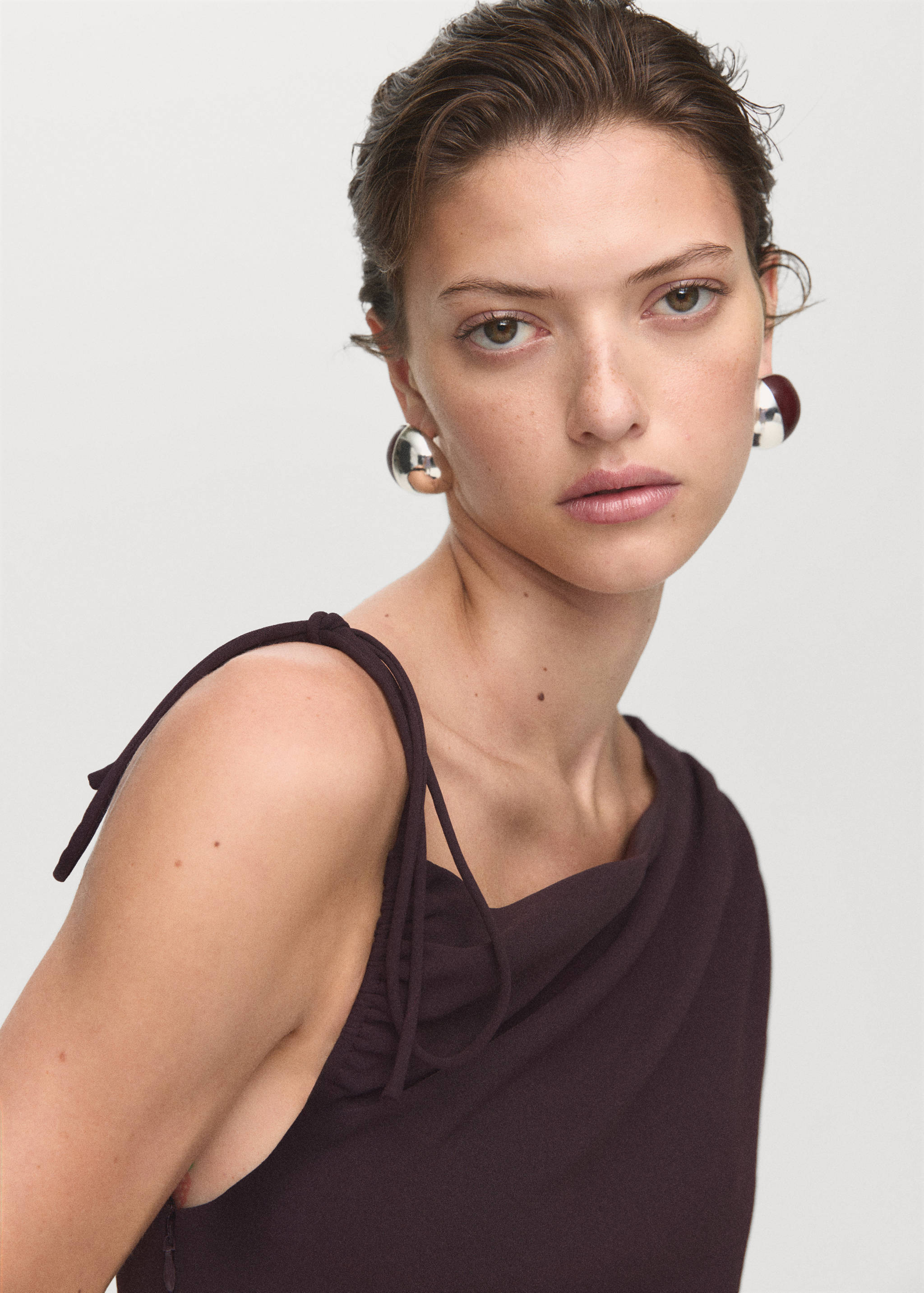 Jumpsuit with asymmetrical neck and bow - Details of the article 1