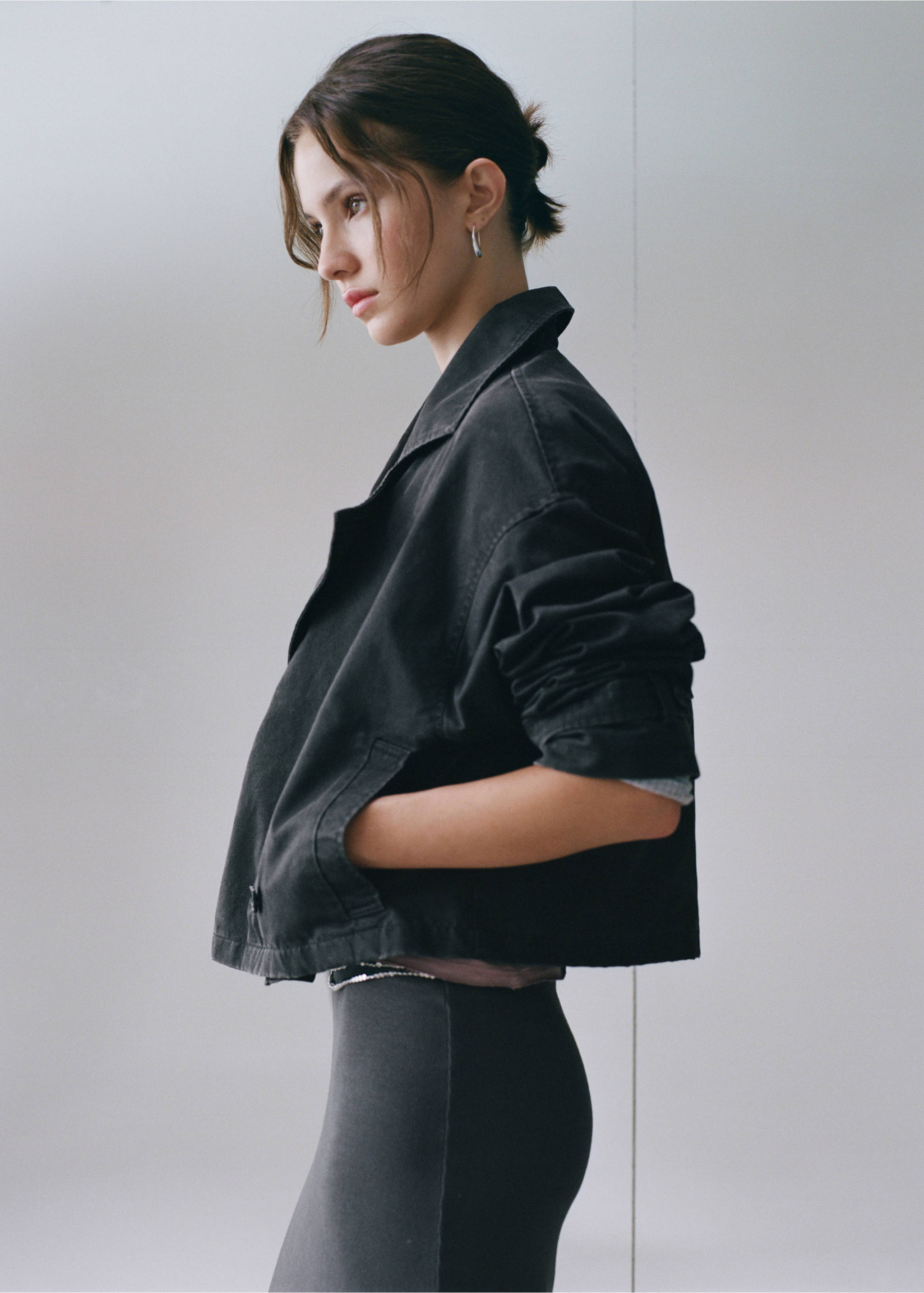 Waxed short trench coat - Details of the article 5, Charcoal. Ref: 17074406-00.