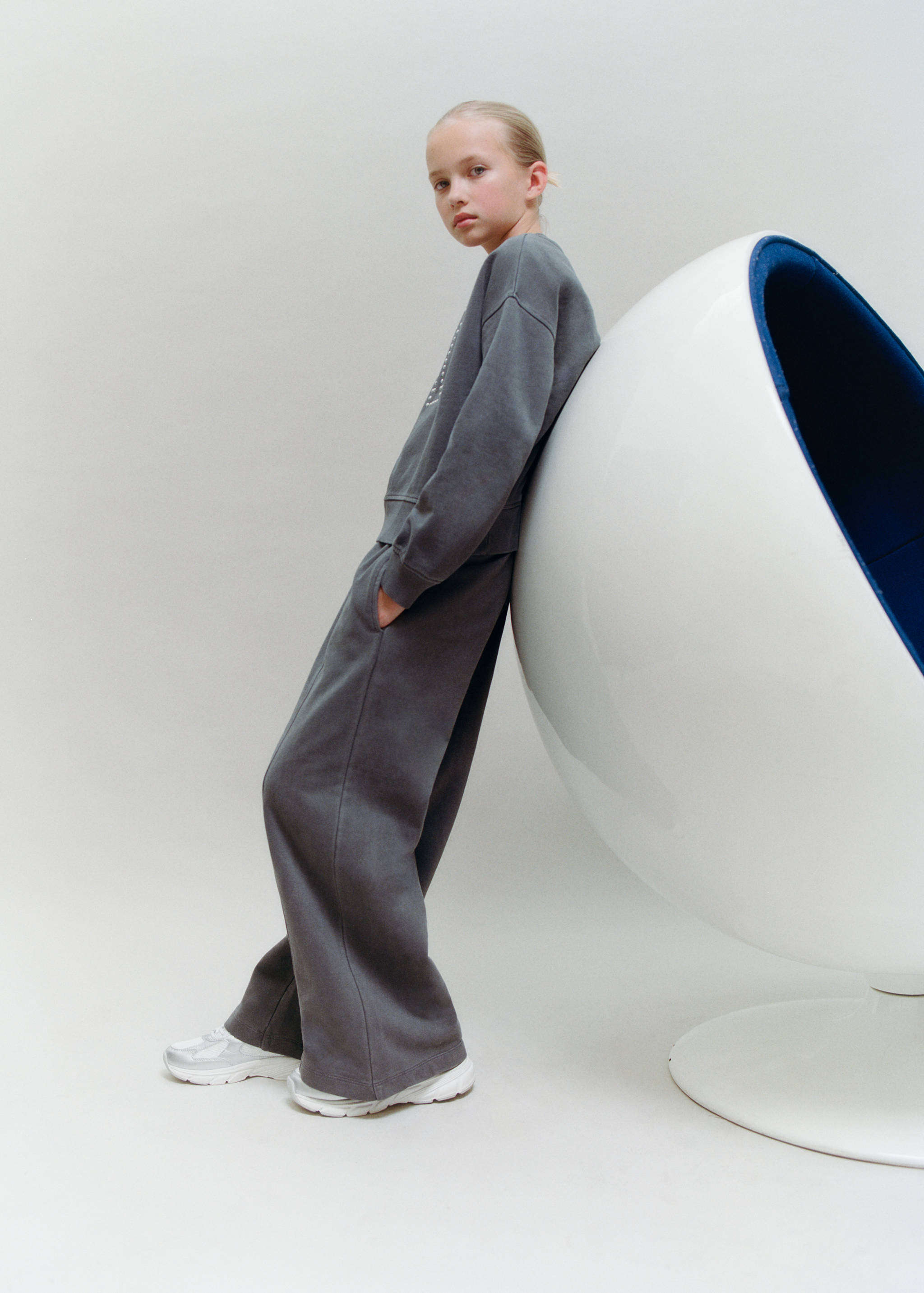 Wide leg joggers with seam detail - Details of the article 5