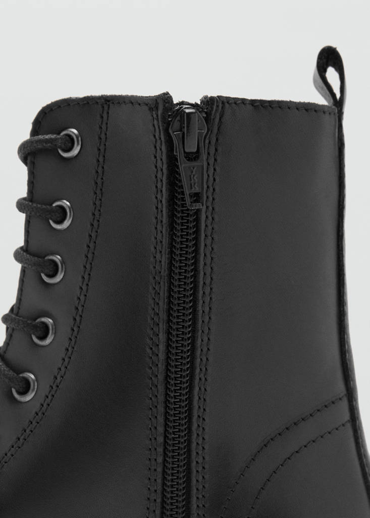 Lace-up leather ankle boots — Black