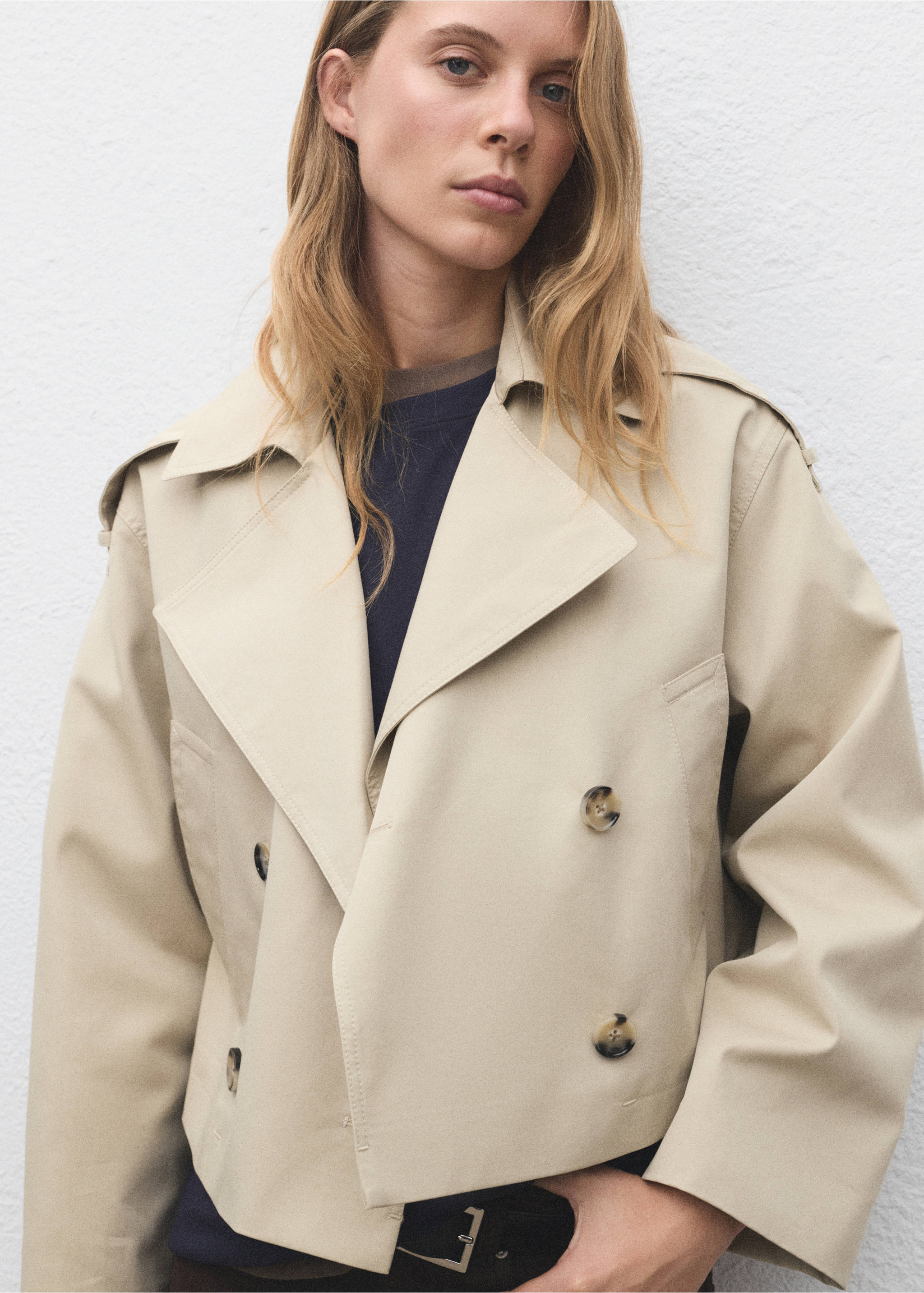 Trench crop double boutonnage - Plan moyen, Beige. Ref: 17074438-00.