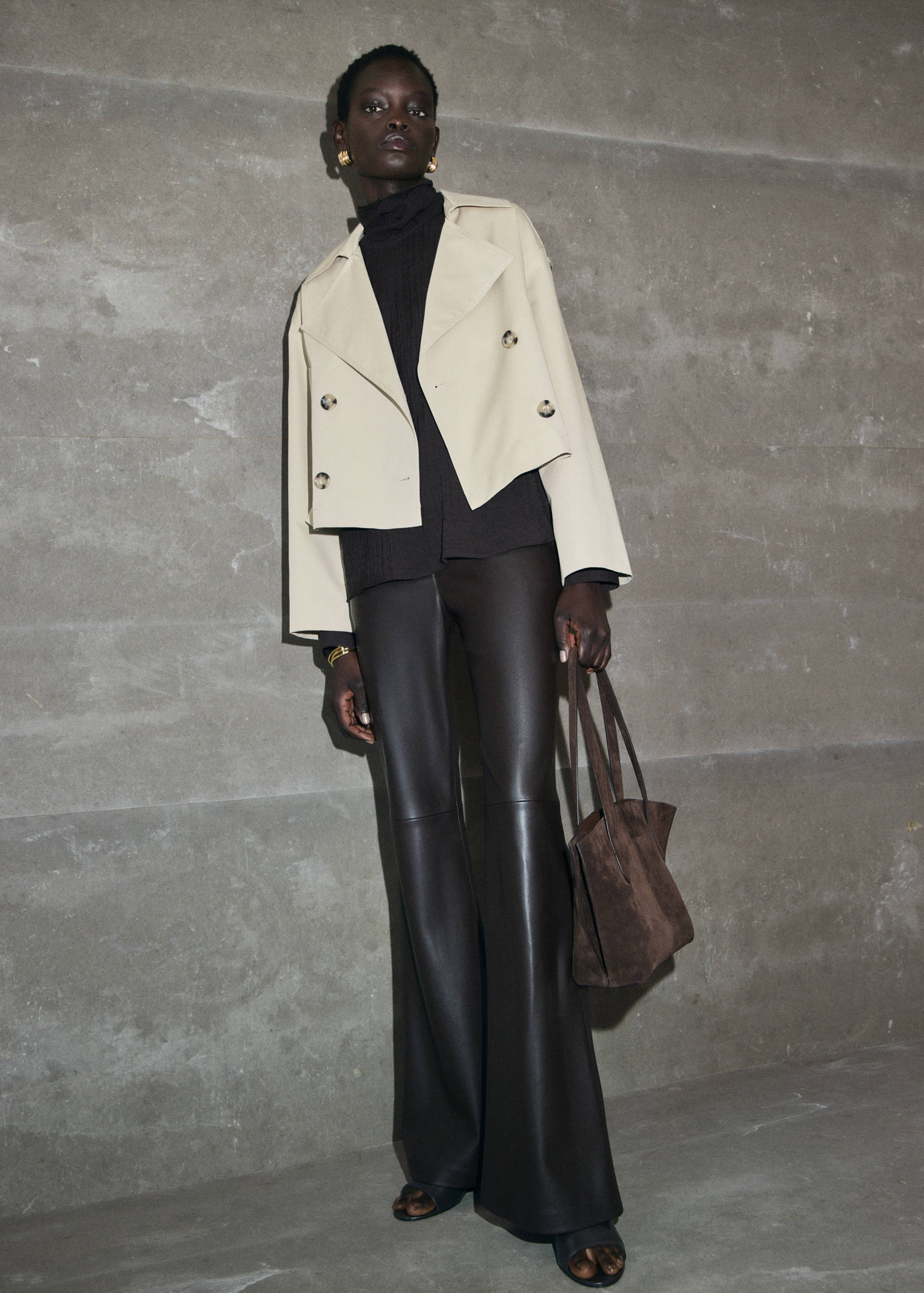 Double-breasted cropped trench coat - General plane