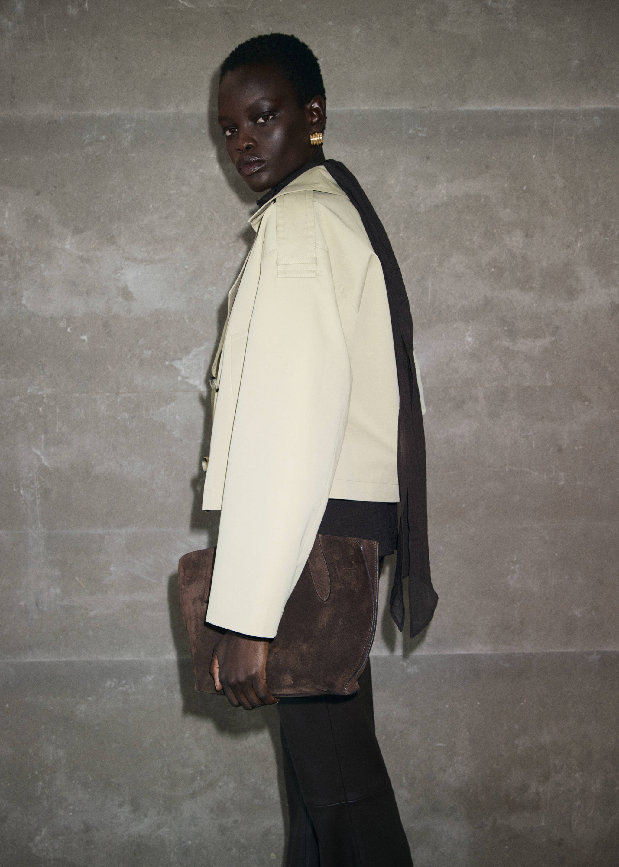 Double-breasted cropped trench coat - Reverse of the article