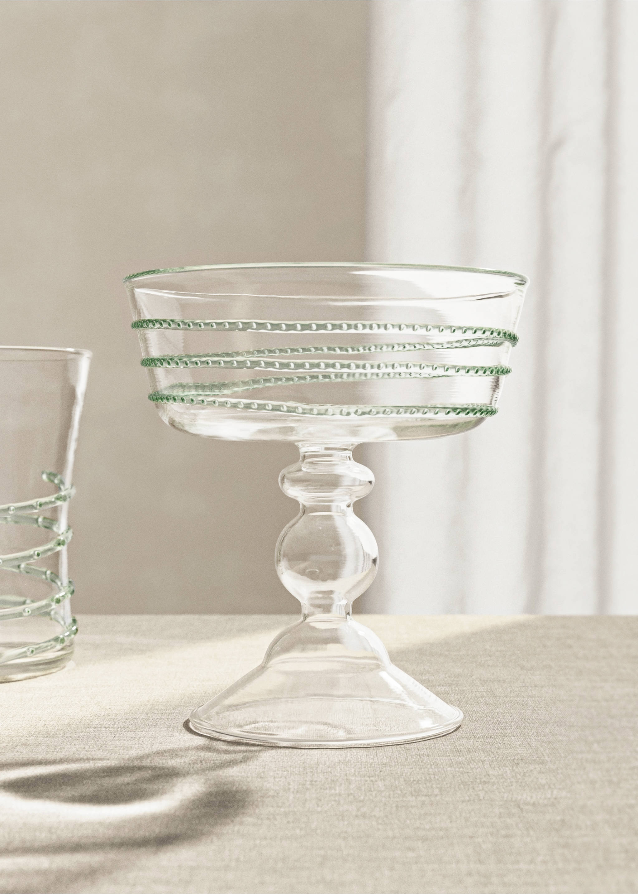 Borosilicate ice cream glass with spiral relief - General plane, Off White. Ref: 17074441-00.