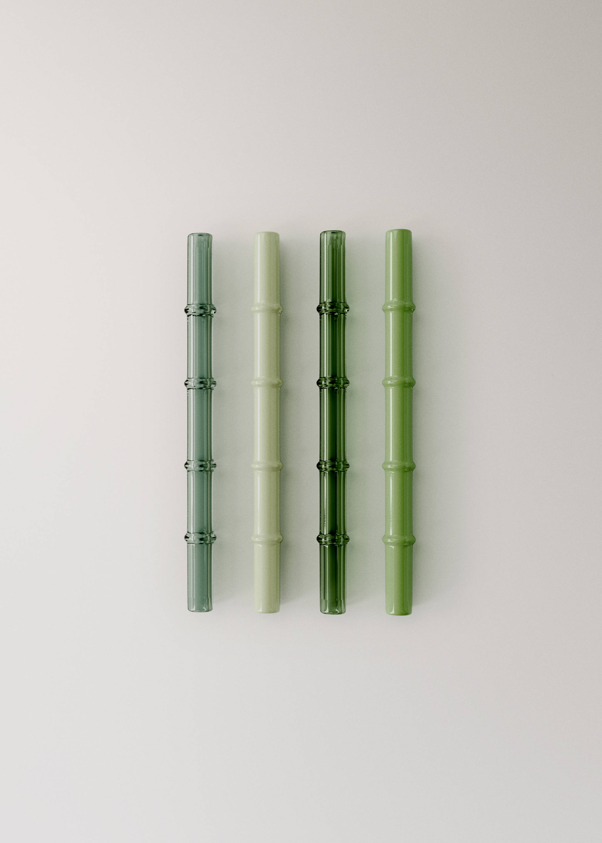 Set of 4 small multi-coloured borosilicate drinking straws - Article without model