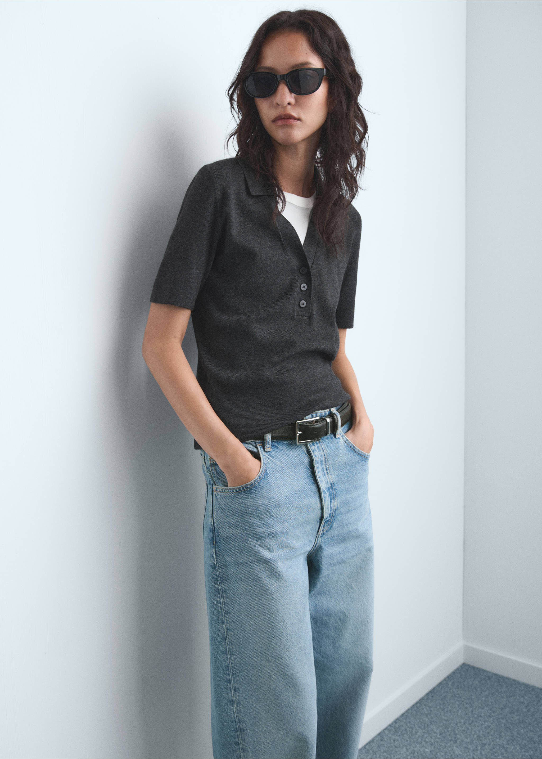 Mid-rise barrel jeans - Details of the article 1, Medium Blue. Ref: 17074445-00.