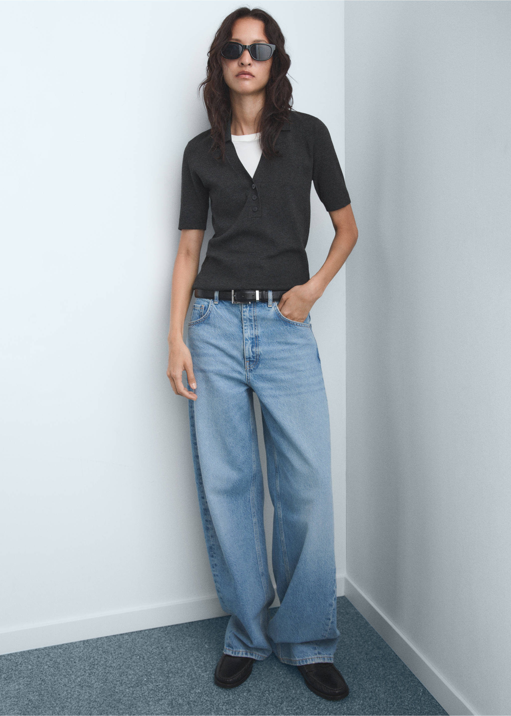 Mid-rise barrel jeans - Details of the article 2, Medium Blue. Ref: 17074445-00.