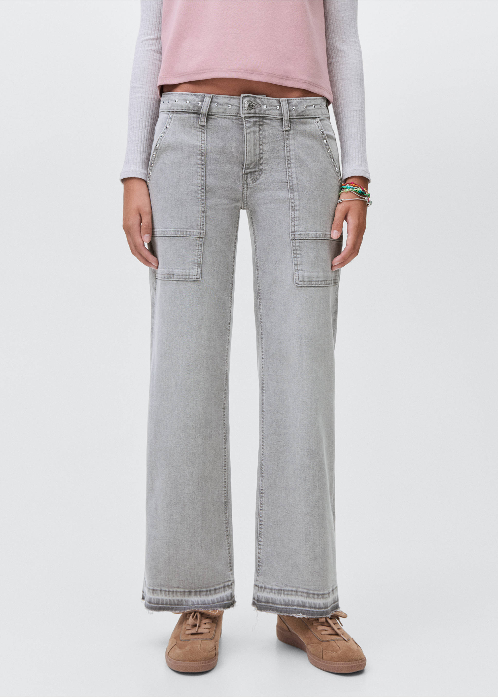 Jean style jupe-culotte clouté - Plan moyen, Gris denim. Ref: 17074777-00.