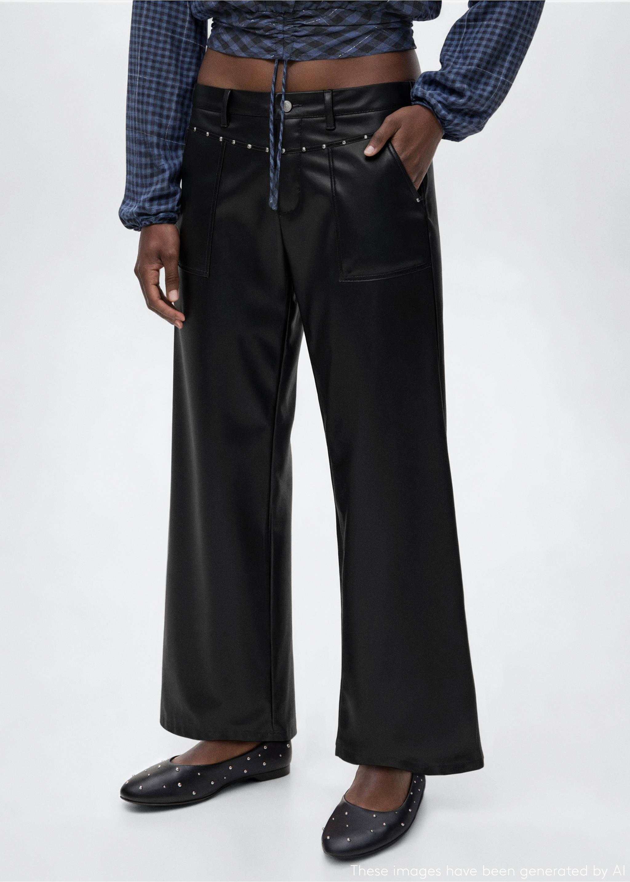 Брюки из искусственной кожи с декоративными заклепками - Средний план, Черный. Ref: 17074778-00.