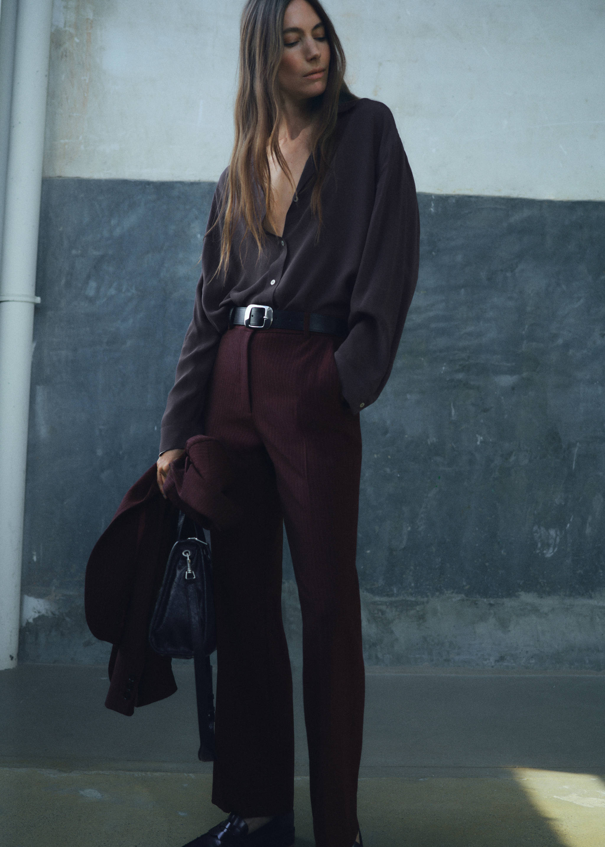 Pantalón traje recto - Plano general