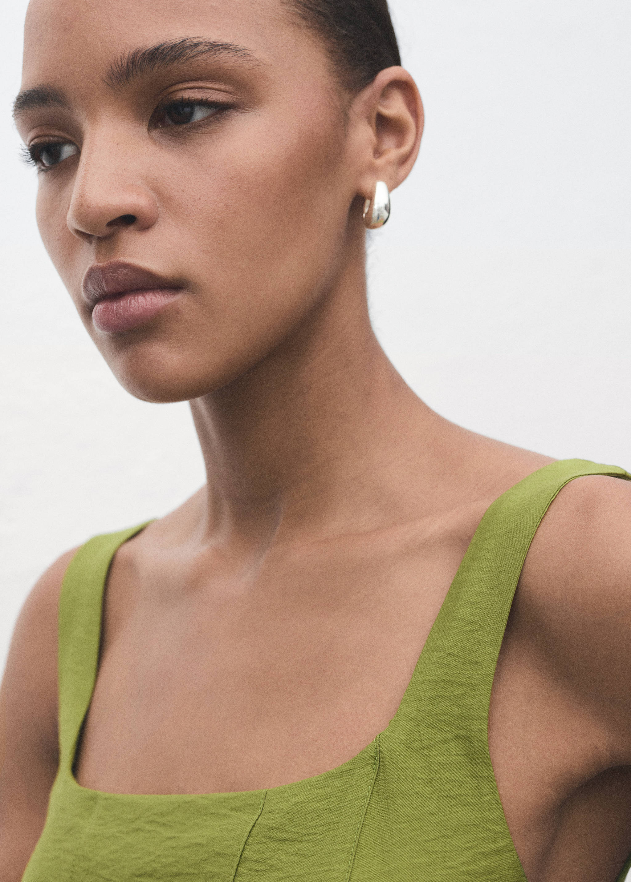 Vestido midi com costuras - Pormenor do artigo 1