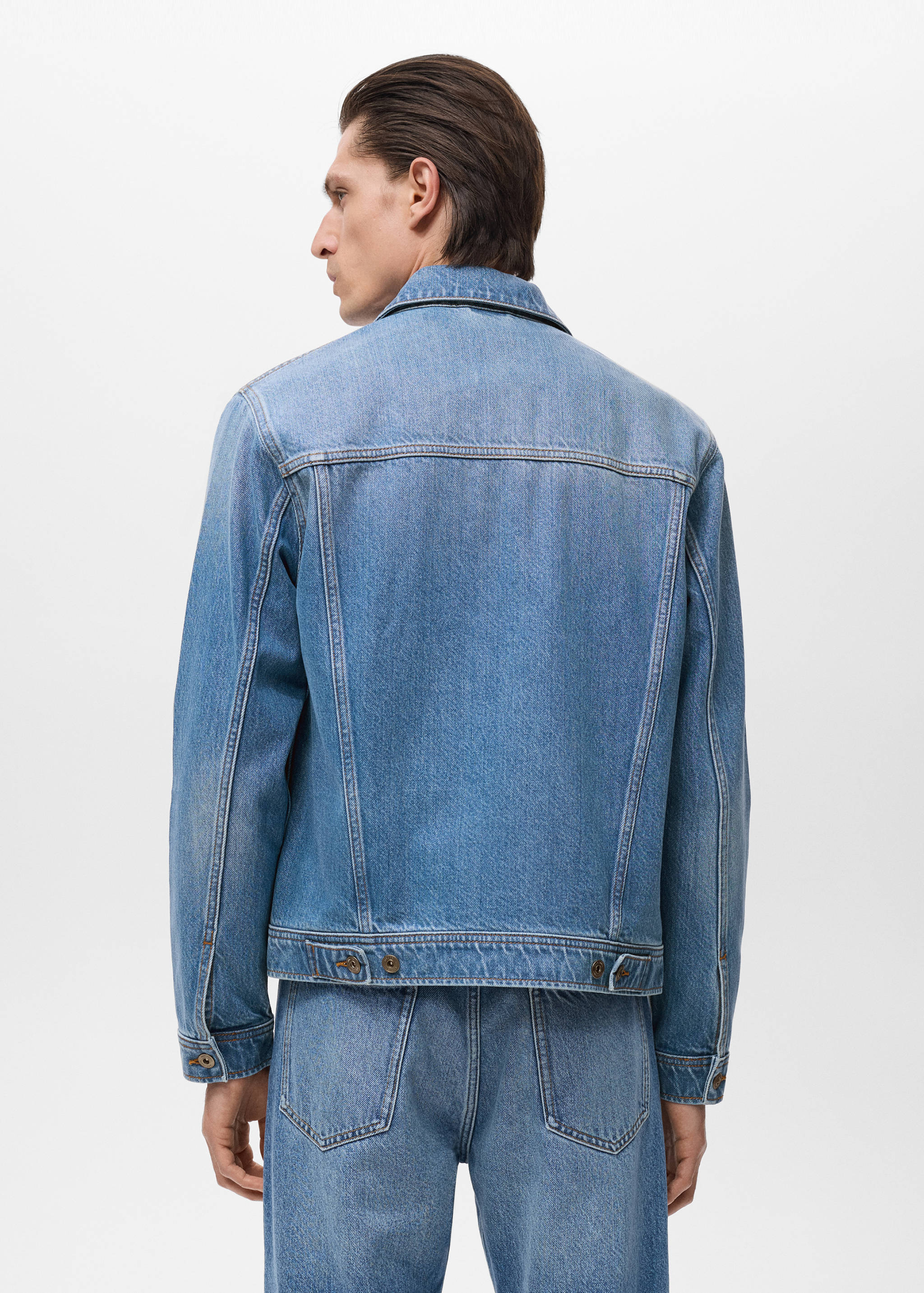 Denim jacket pockets - Reverse of the article