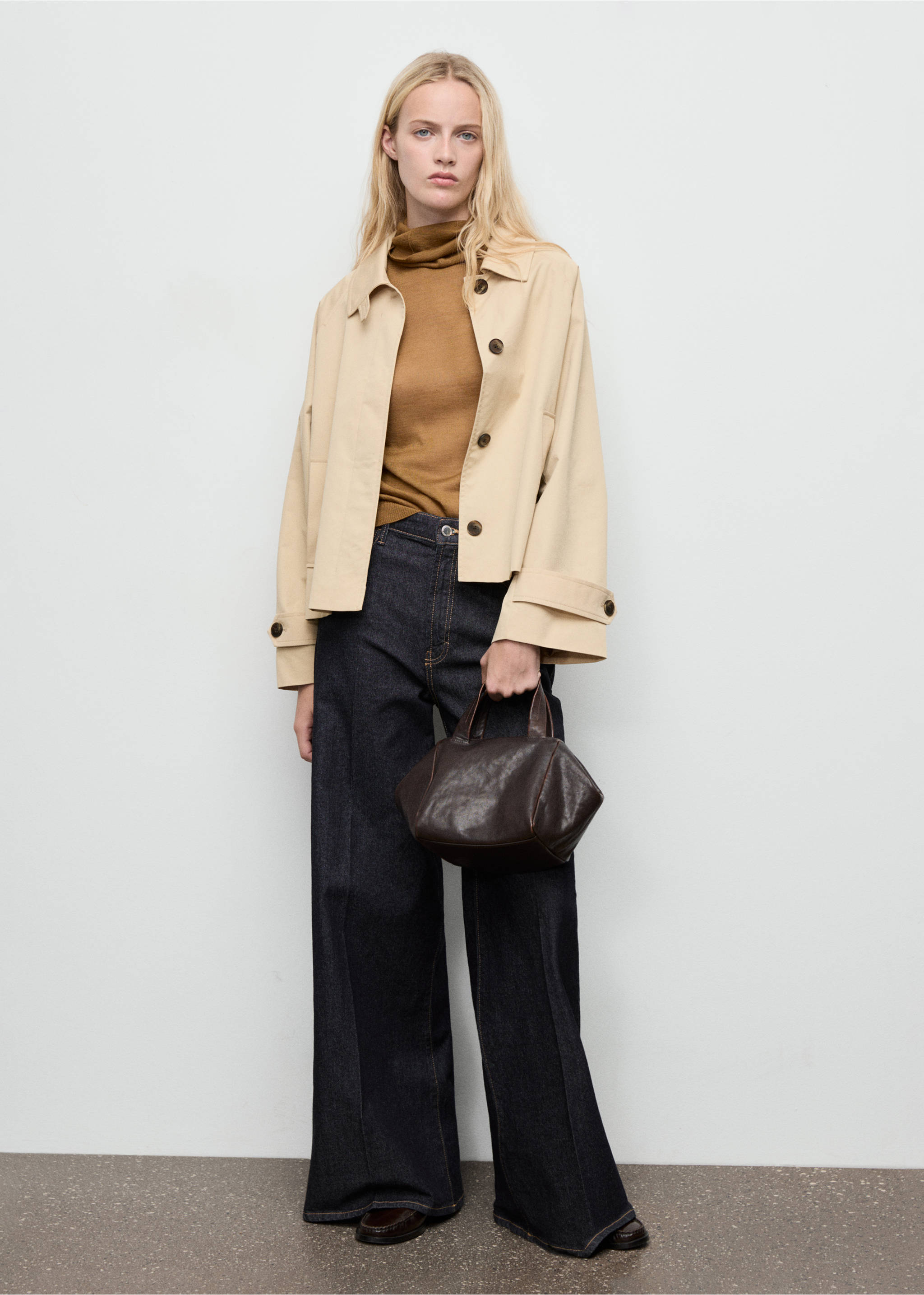 Short oversized trench coat with epaulettes - General plane, Ecru. Ref: 17075152-00.