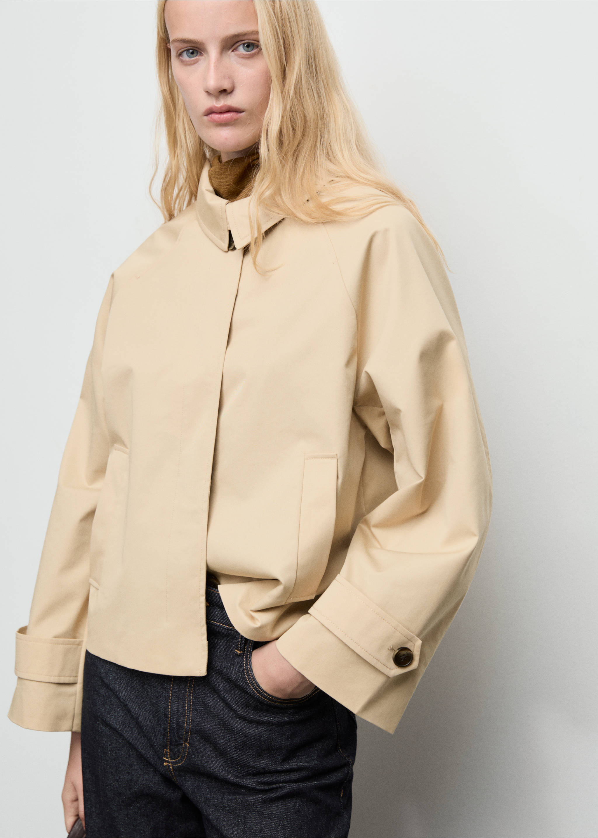 Short oversized trench coat with epaulettes - Medium plane, Ecru. Ref: 17075152-00.