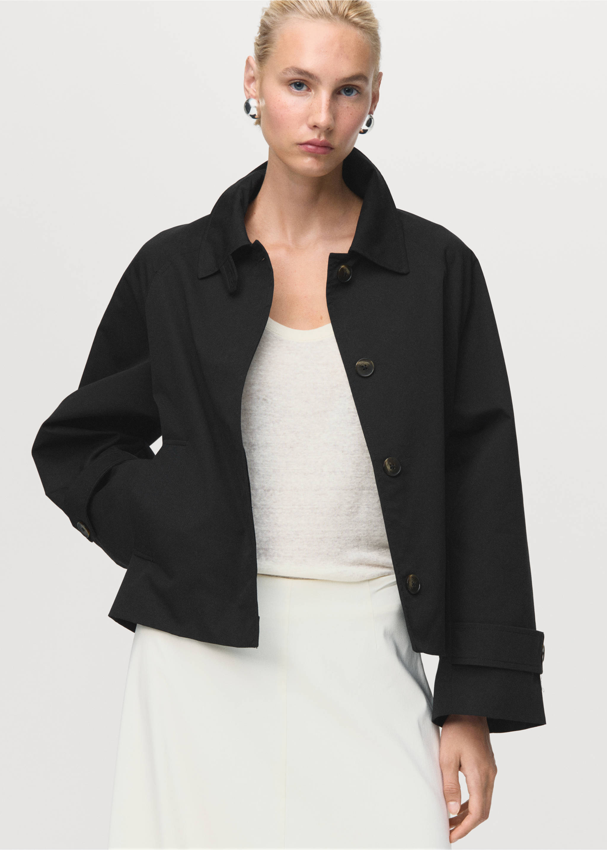 Short oversized trench coat with epaulettes - Medium plane, Black. Ref: 17075152-00.