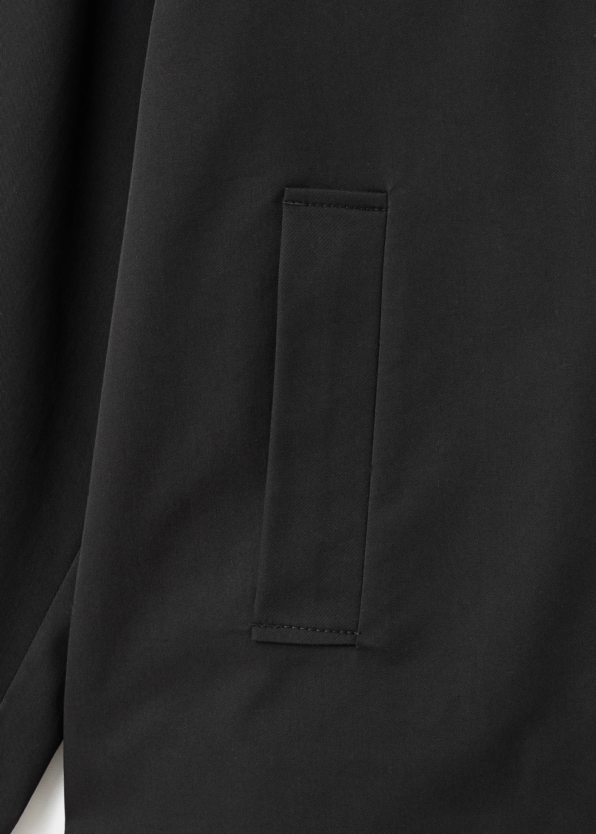 Gabardina curta oversized com presilhas - Pormenor do artigo 0