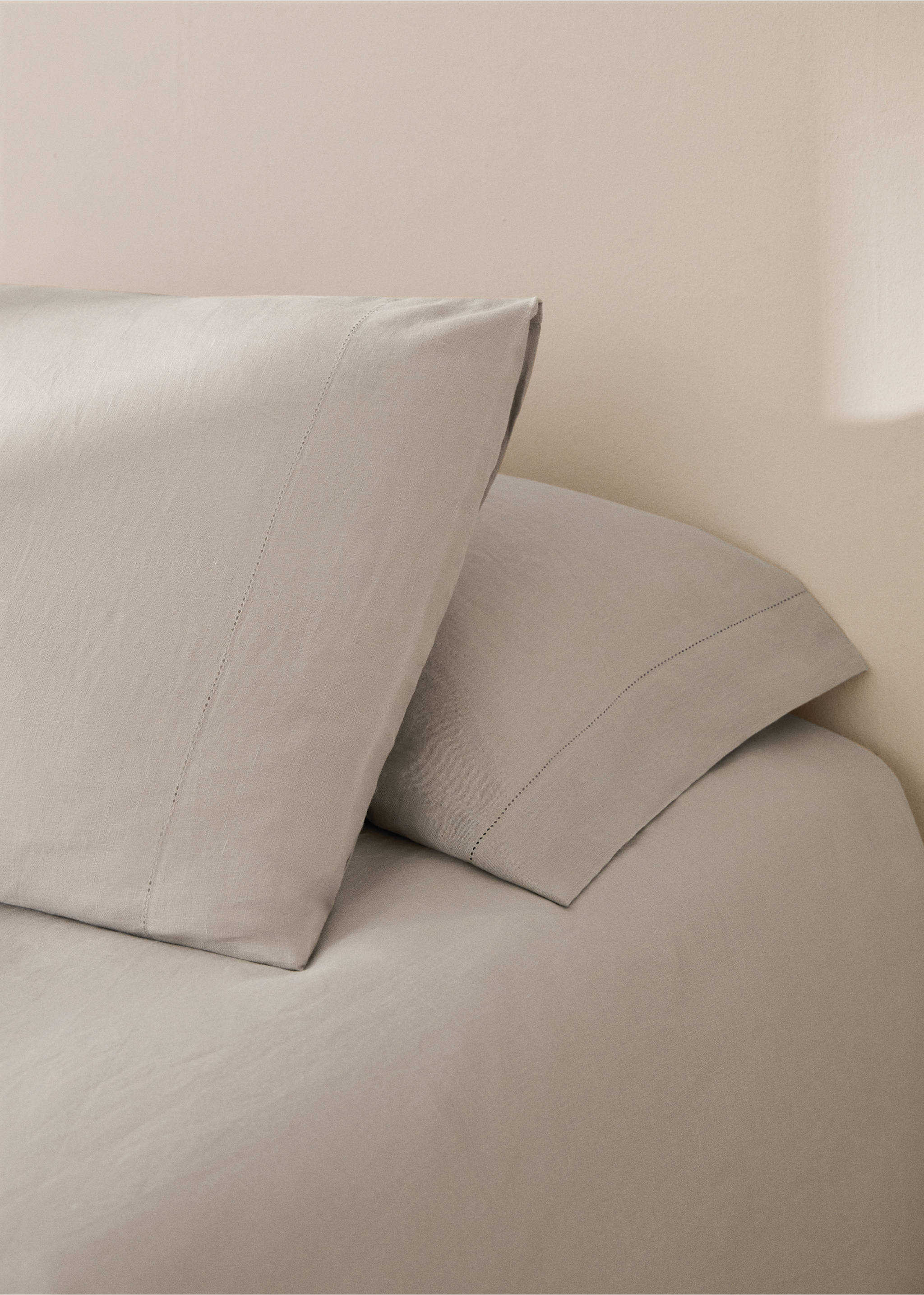 Washed linen pillowcase with hemstitch 50x75 cm - General plane, Medium Brown. Ref: 17075165-00.