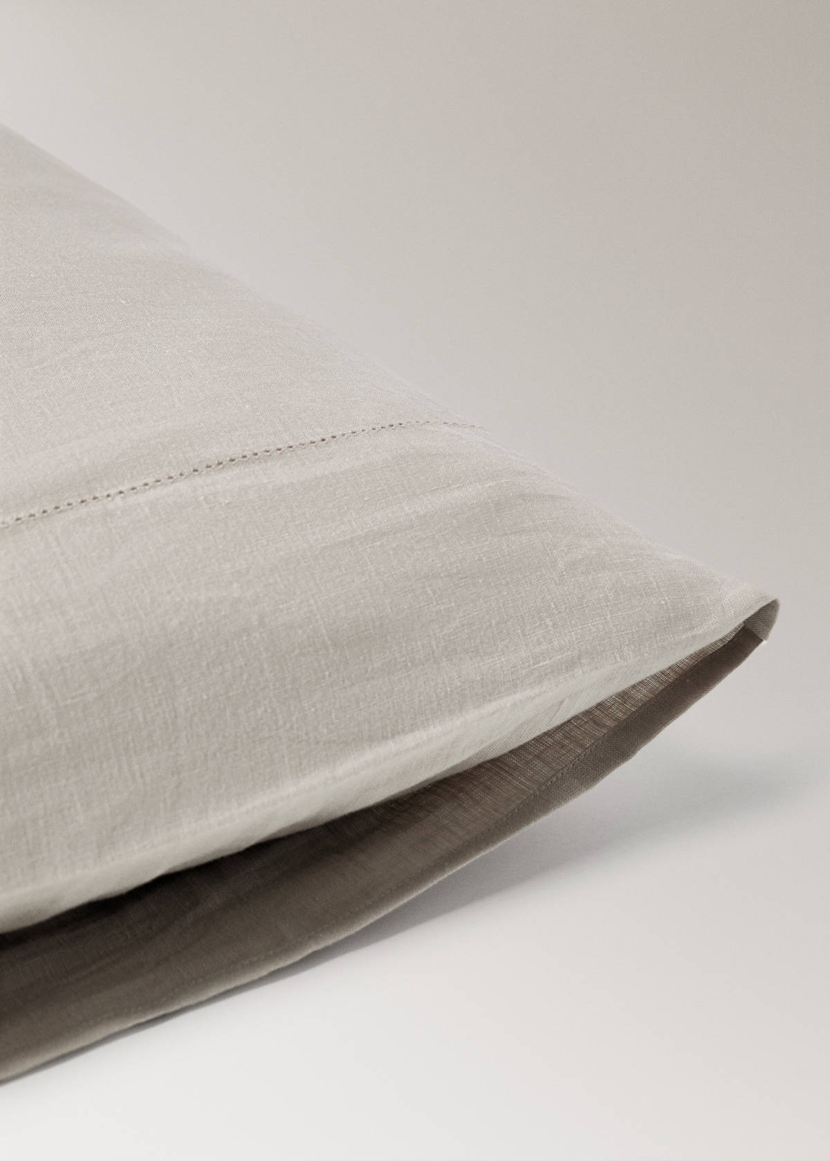 Washed linen pillowcase with hemstitch 50x75 cm — Medium Brown