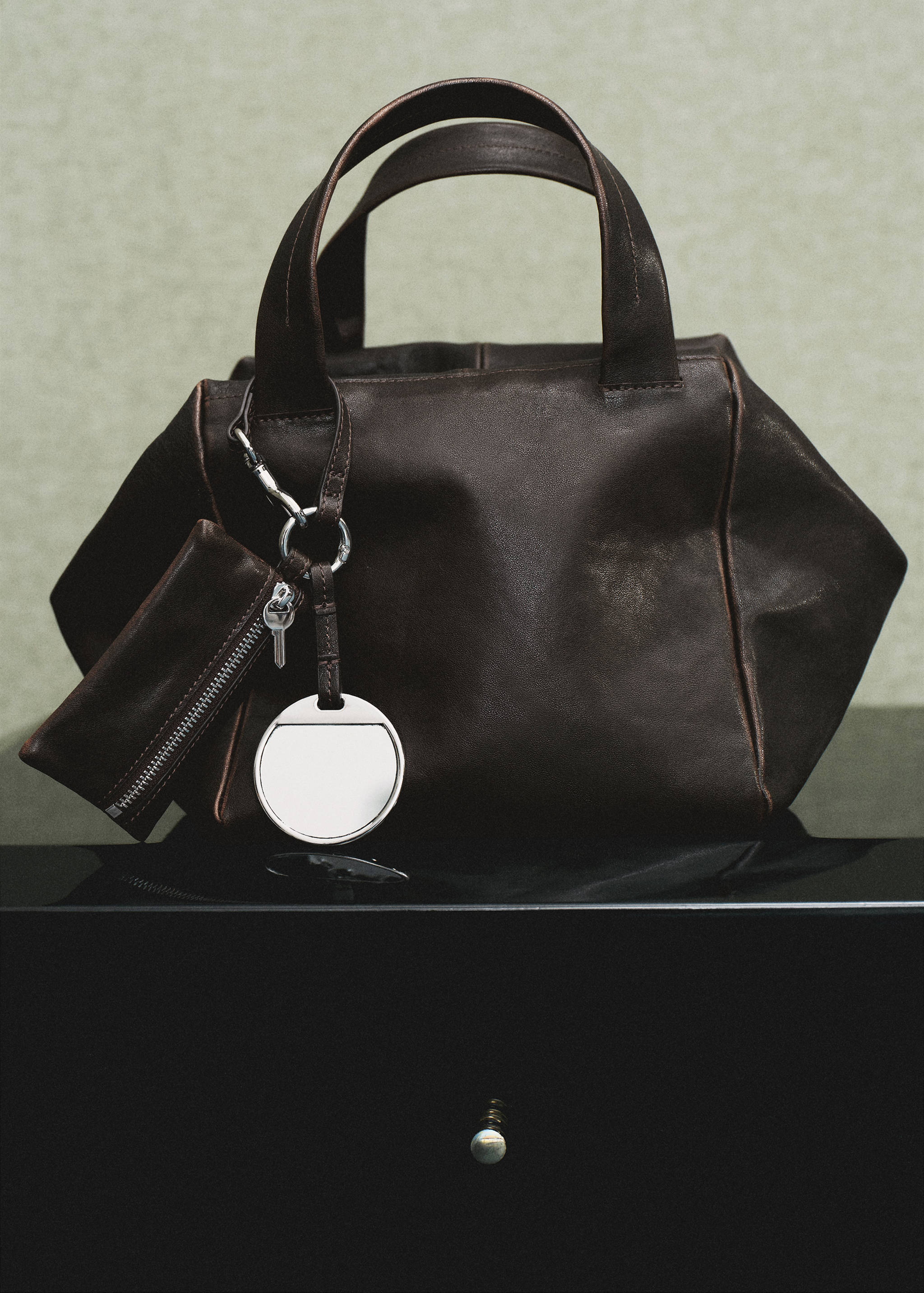 Leather clutch bag with charms - General plane