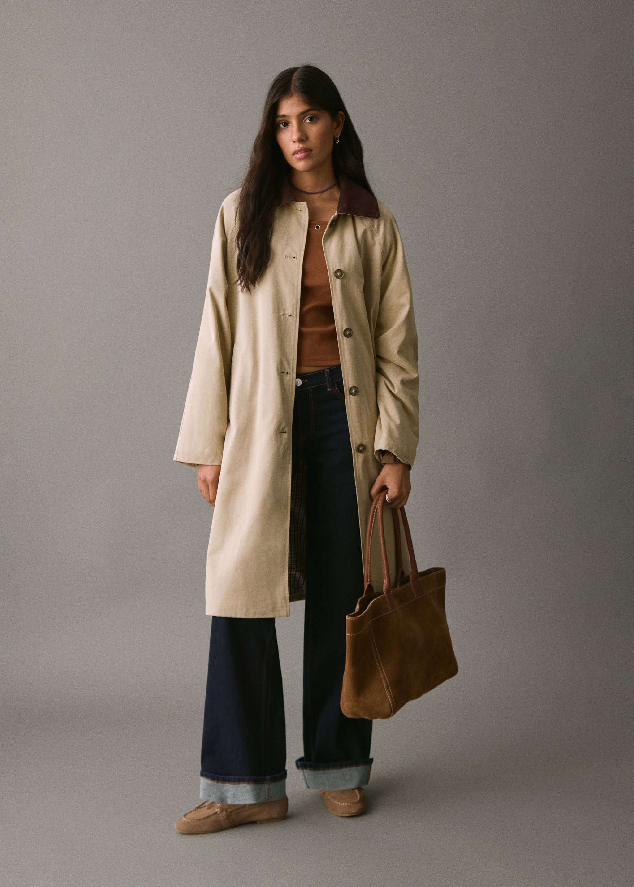 Trench coat with contrasting collar - General plane
