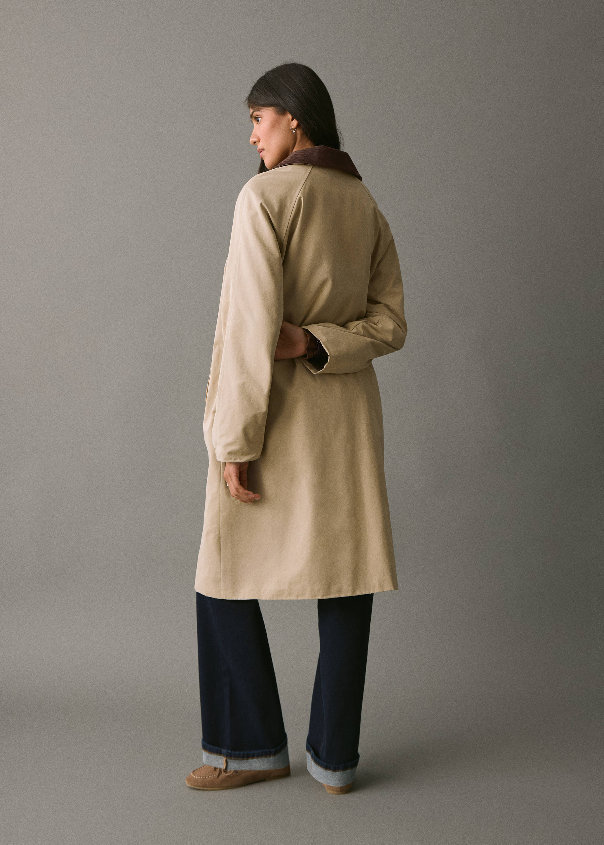 Trench coat with contrasting collar - Reverse of the article