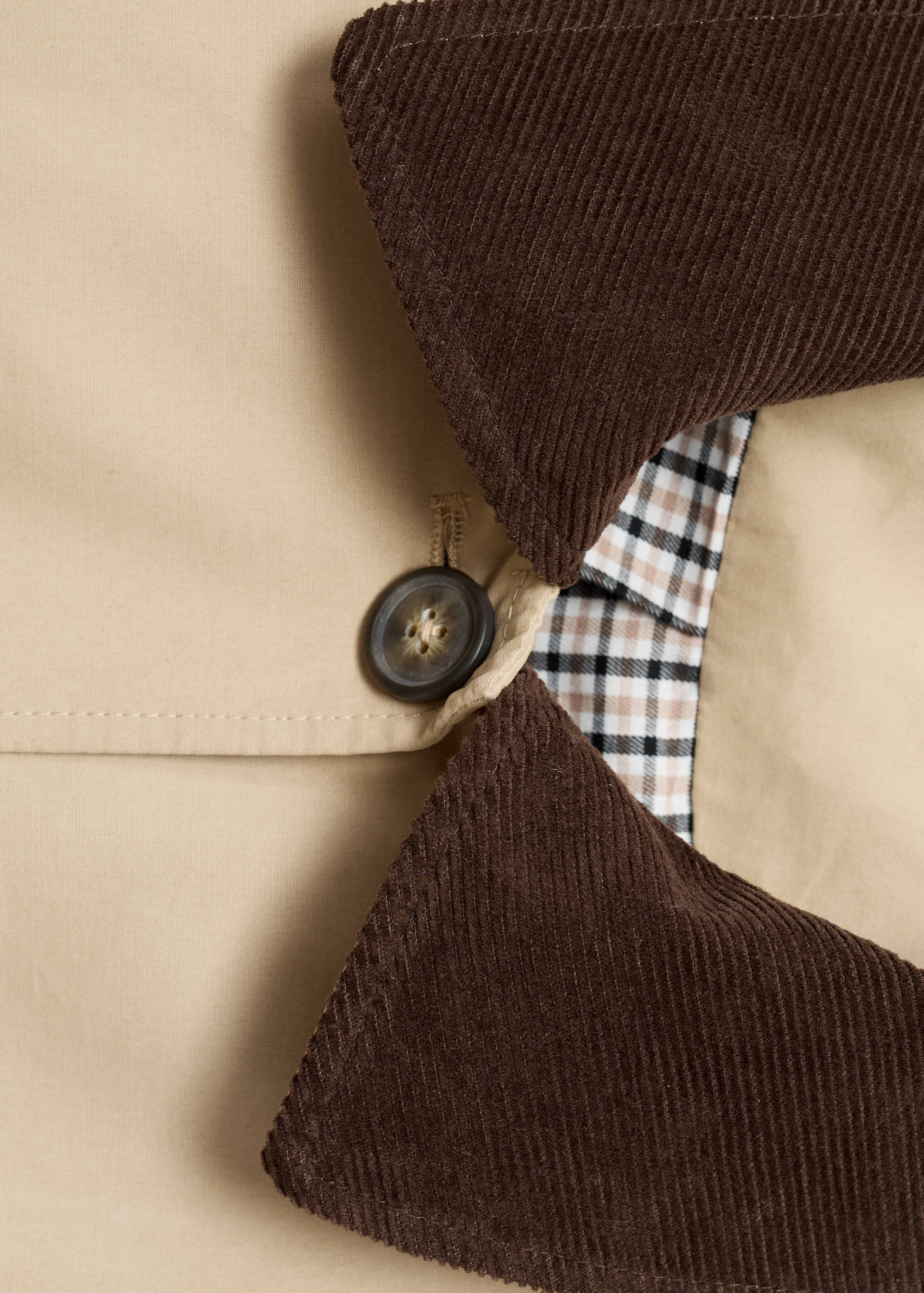 Trench coat with contrasting collar - Details of the article 8