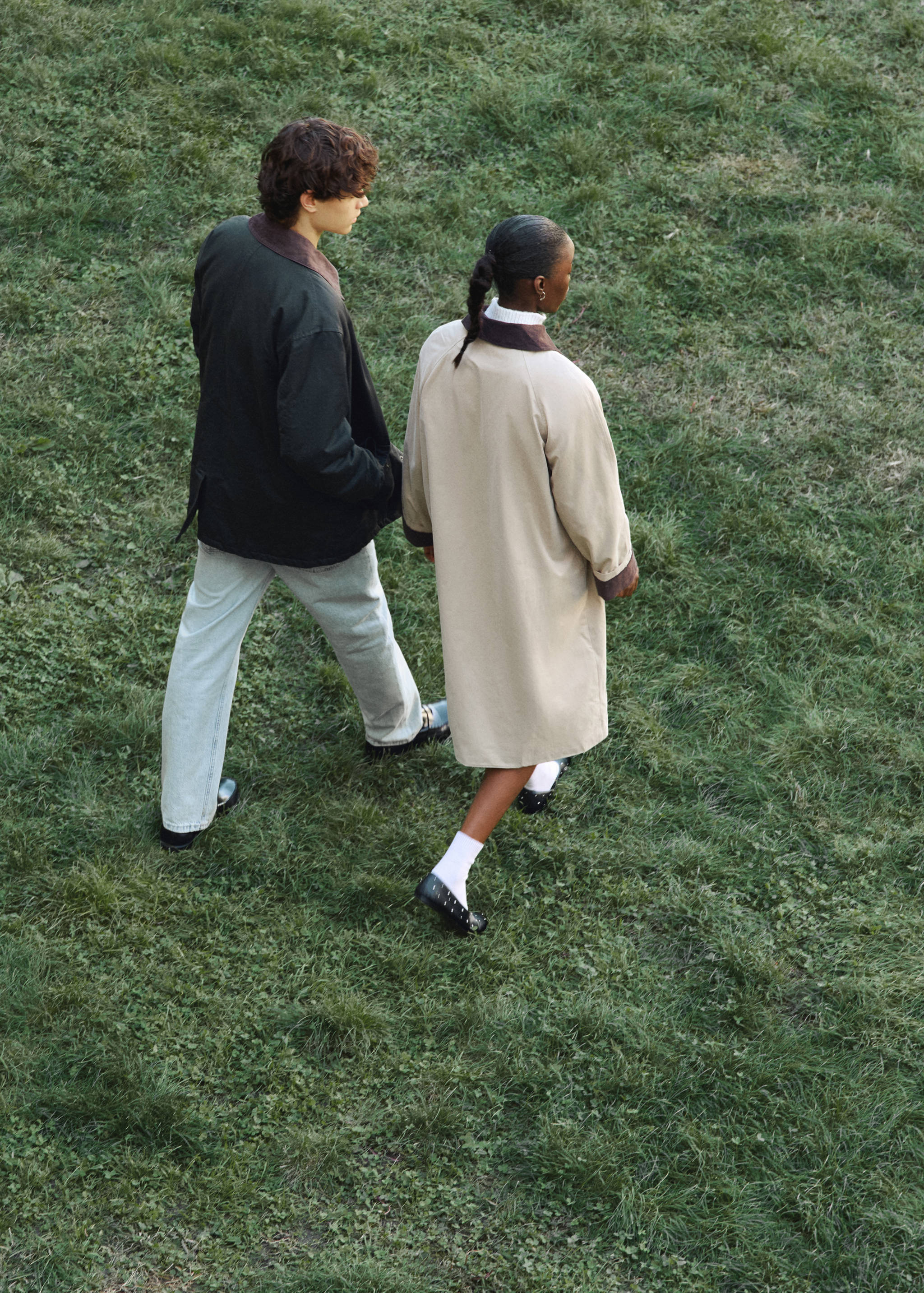 Trench coat with contrasting collar - Details of the article 5