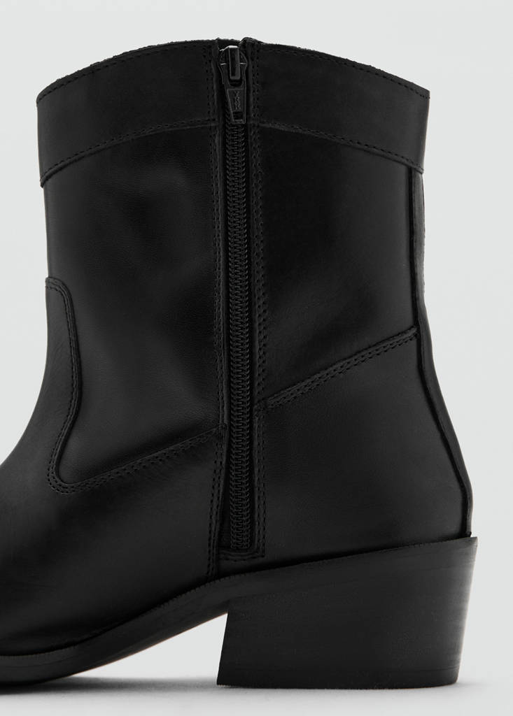 Leather heeled boots — Black