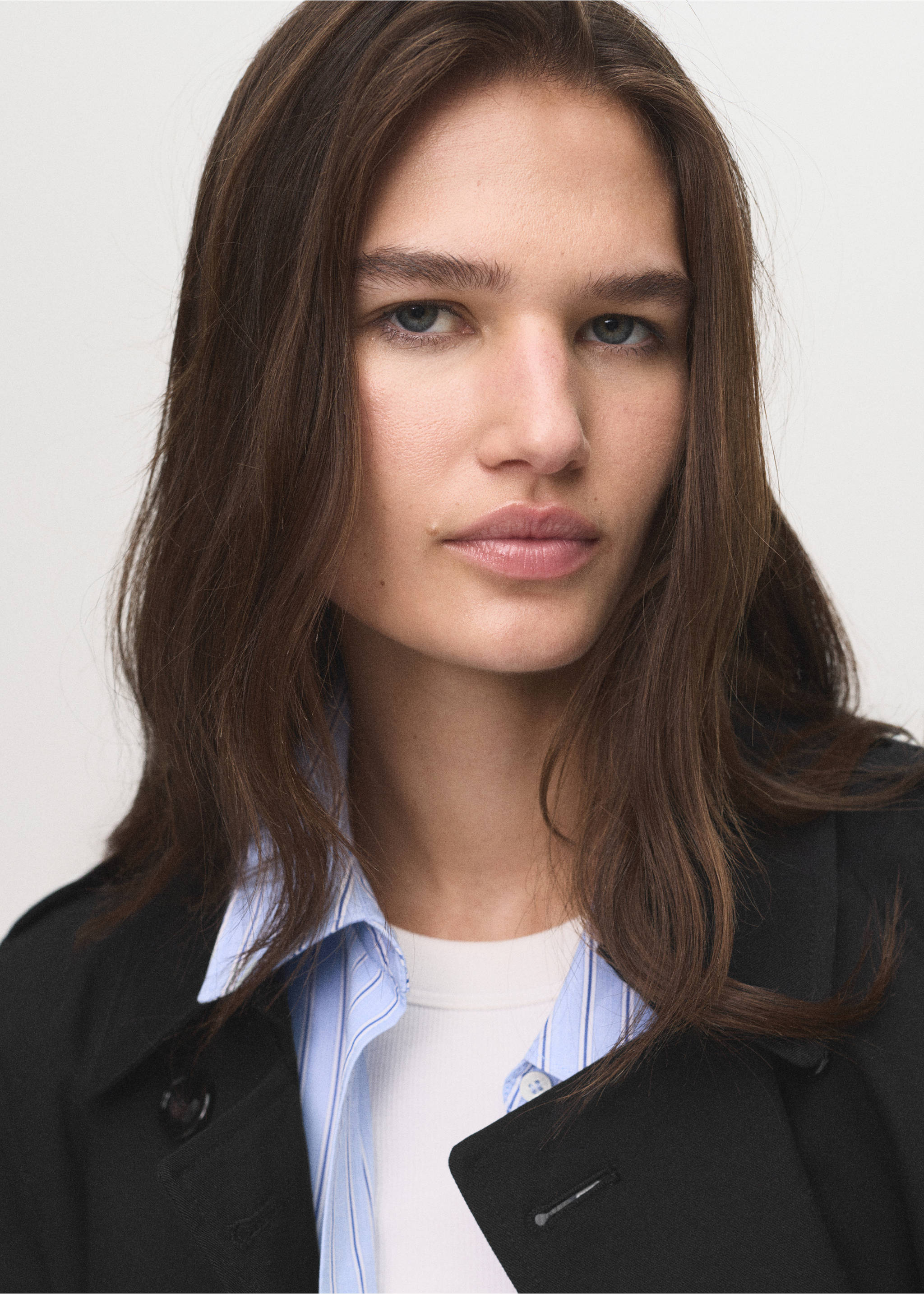 Classic trench coat with belt - Details of the article 1, Black. Ref: 17075789-00.