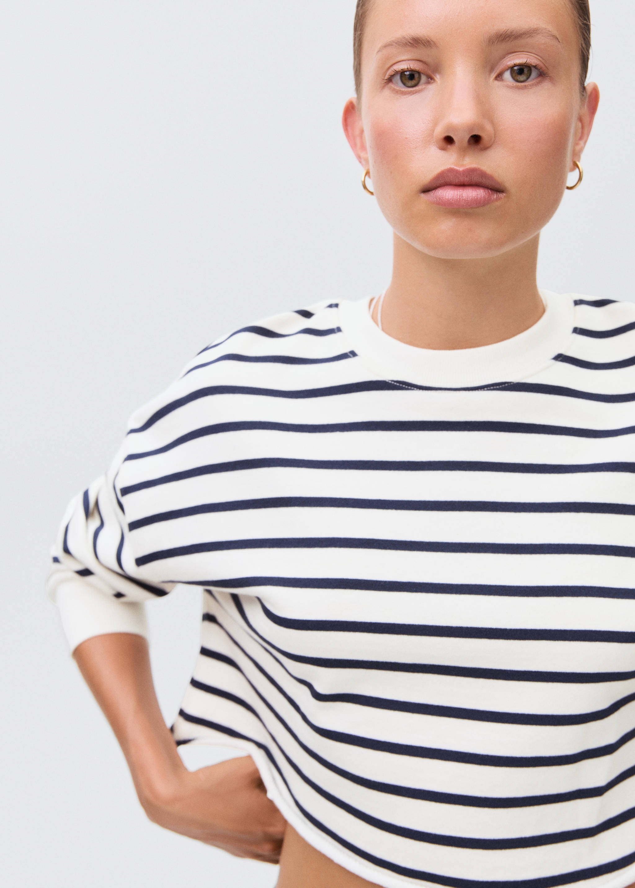 Contrast striped sweatshirt - Details of the article 1