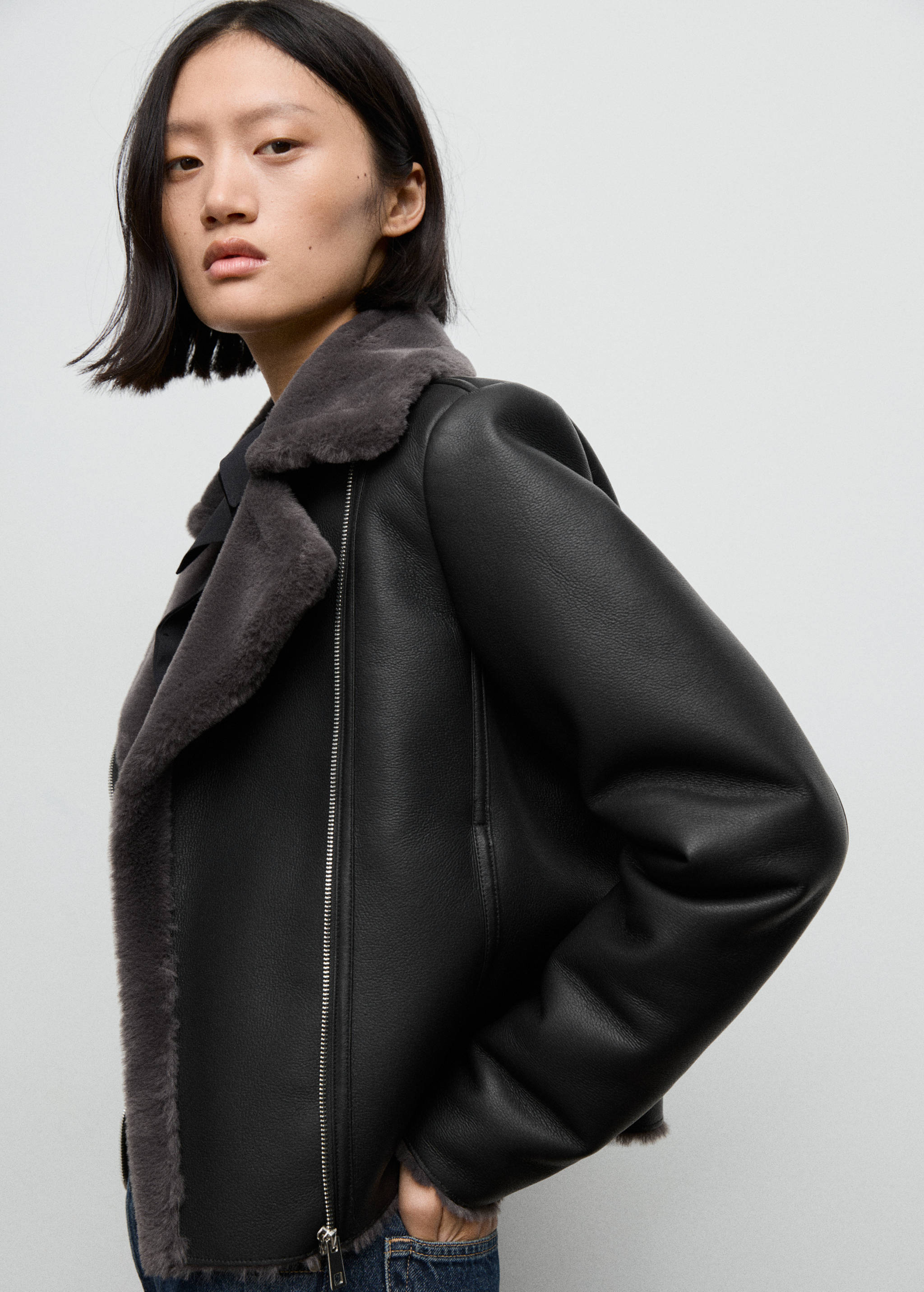 Veste biker fourrure synthétique - Plan moyen