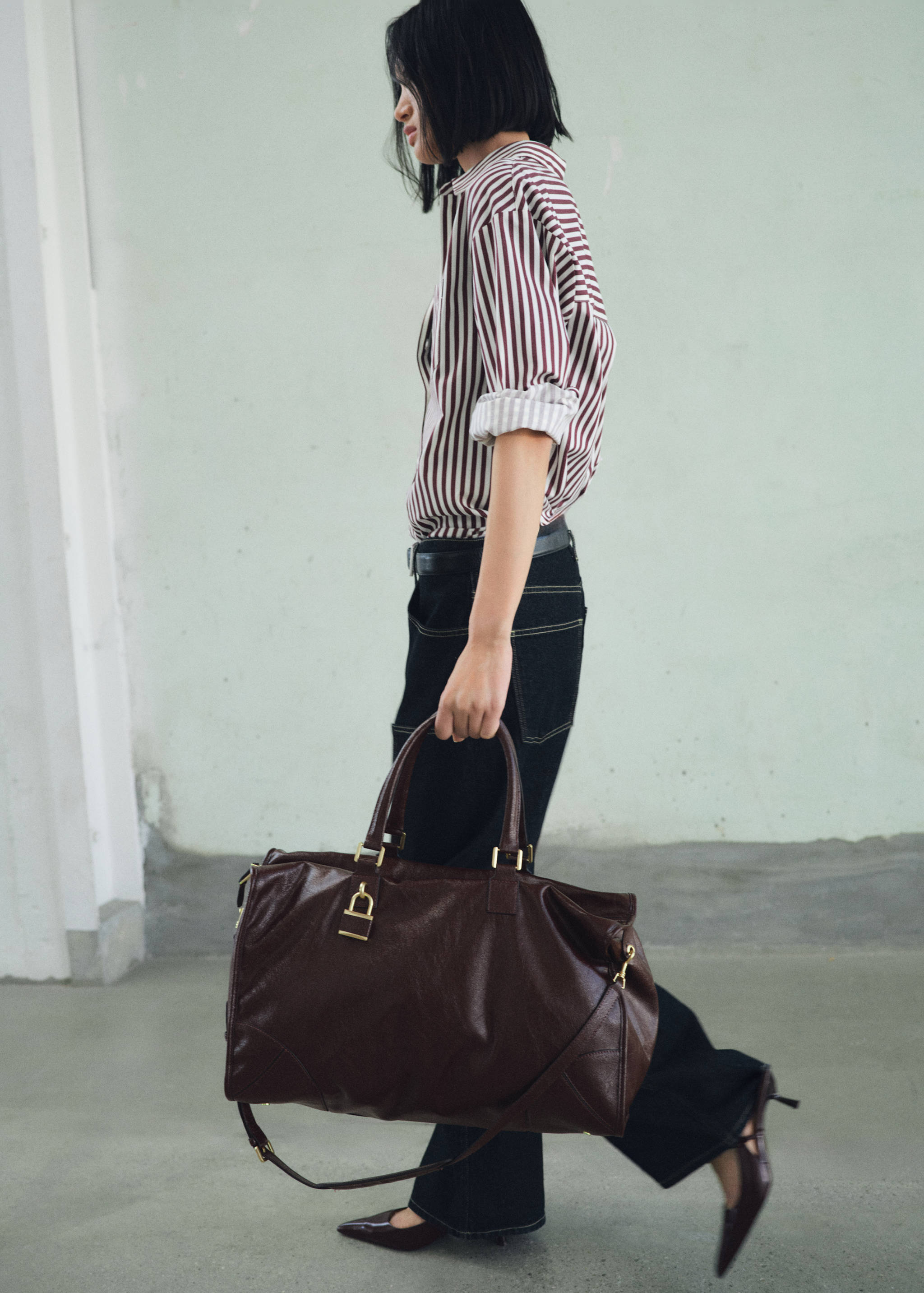 Zapato charol tacón kitten - Plano general