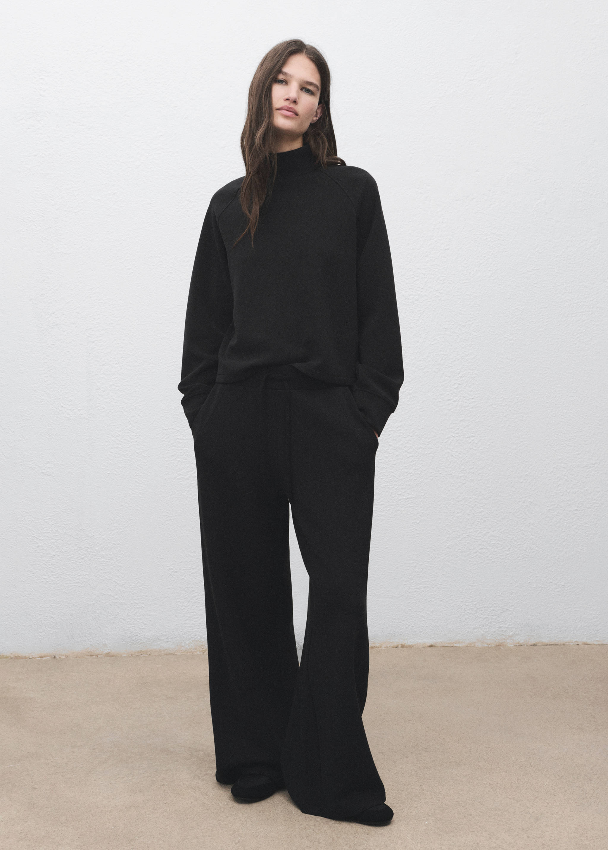 سويت شيرت بياقة عالية - رؤية عامة