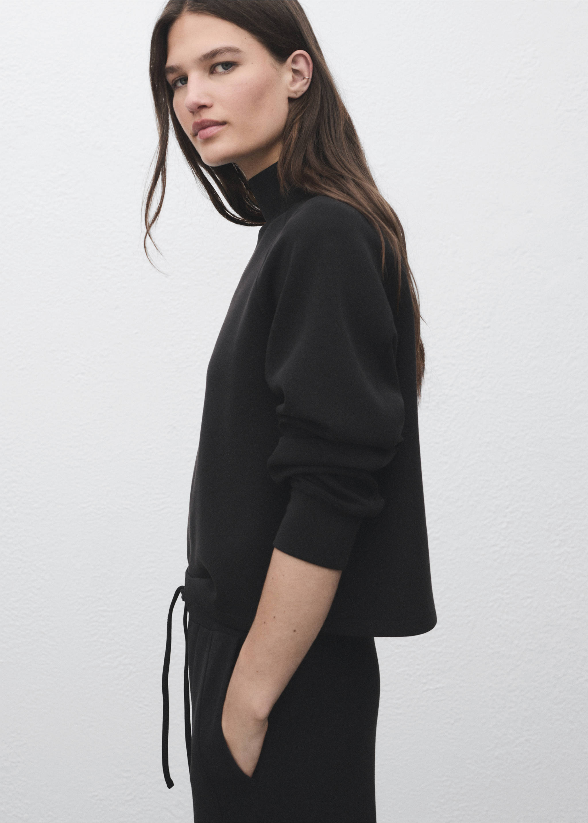 Sweat-shirt col montant - Plan moyen, Noir. Ref: 17075812-00.