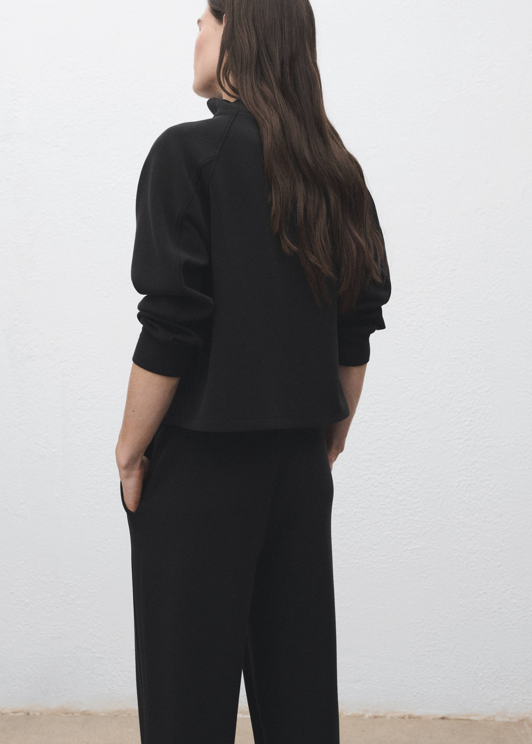 سويت شيرت بياقة عالية - الجهة الخلفية للمنتج