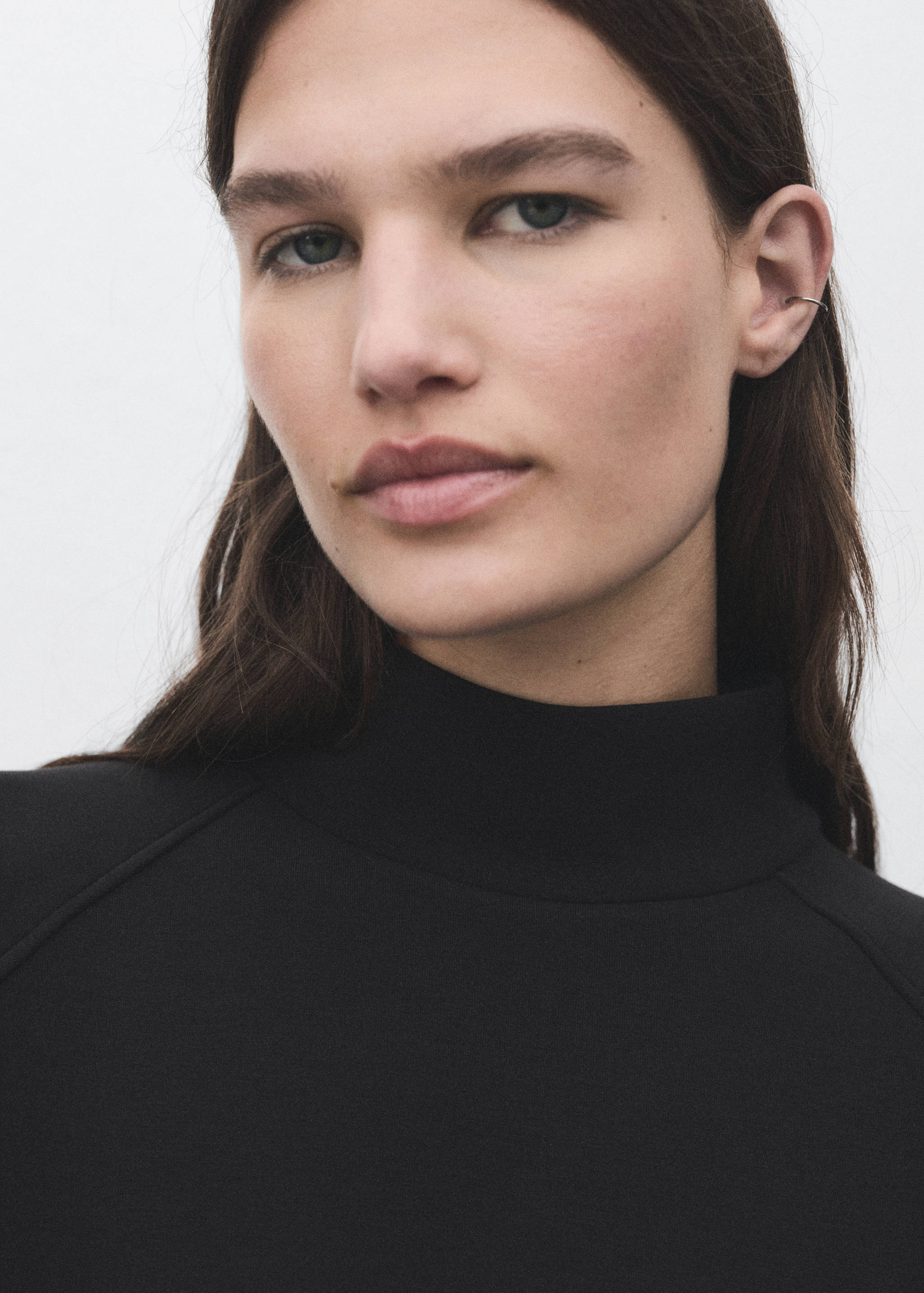 سويت شيرت بياقة عالية - تفاصيل المنتج 1