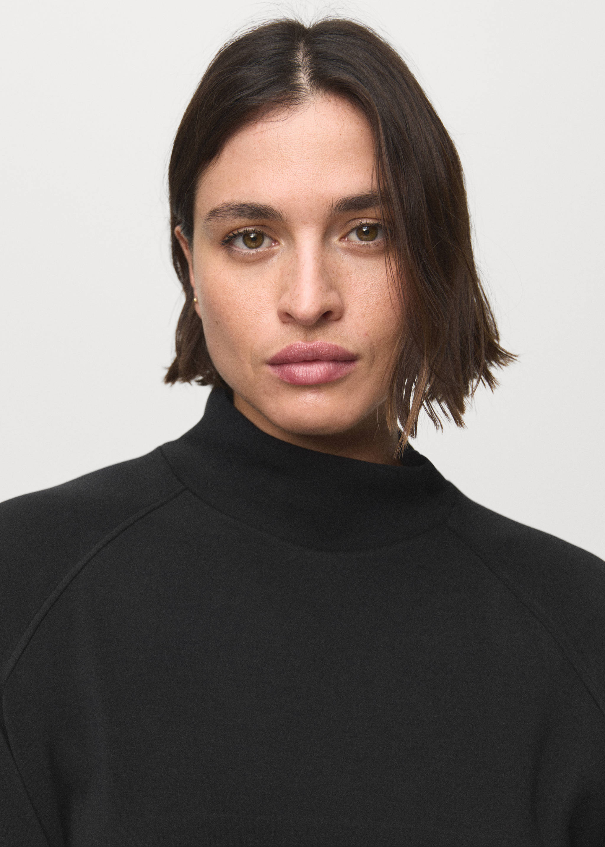 سويت شيرت بياقة عالية - تفاصيل المنتج 4