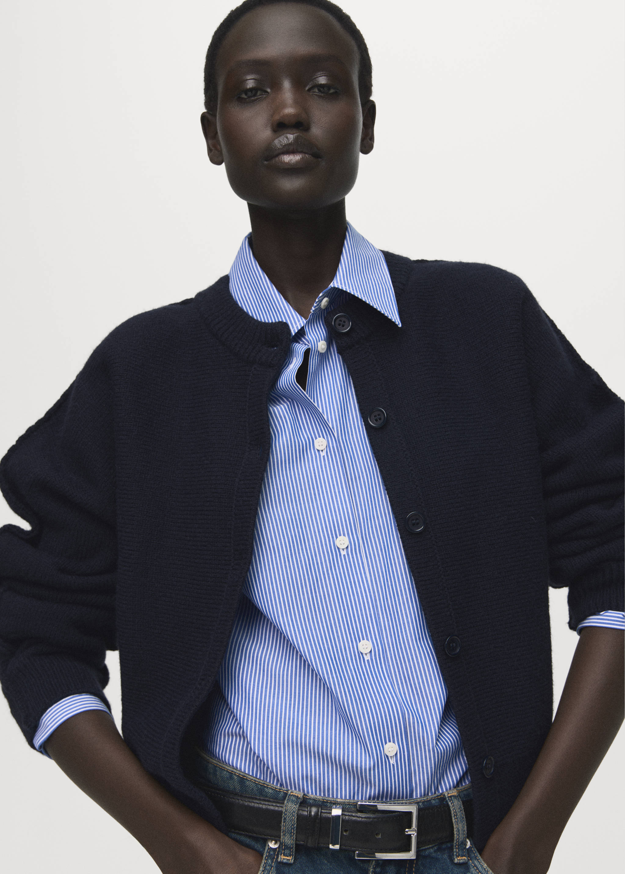 Straight-fit cardigan with buttons - Details of the article 2