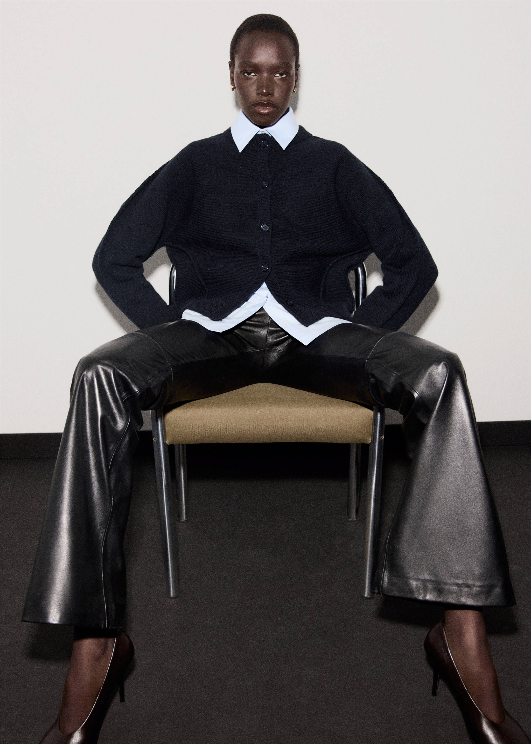 Straight-fit cardigan with buttons - Details of the article 4