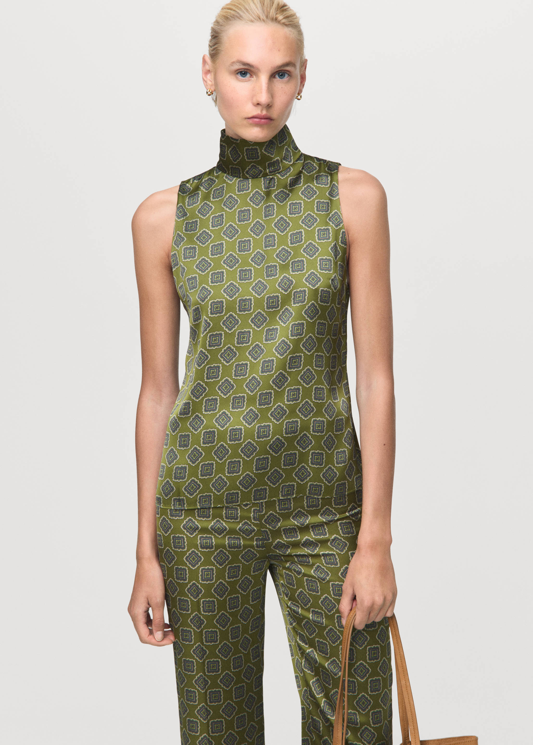 بلوزة ساتان بنقشة هندسية - رؤية وسط