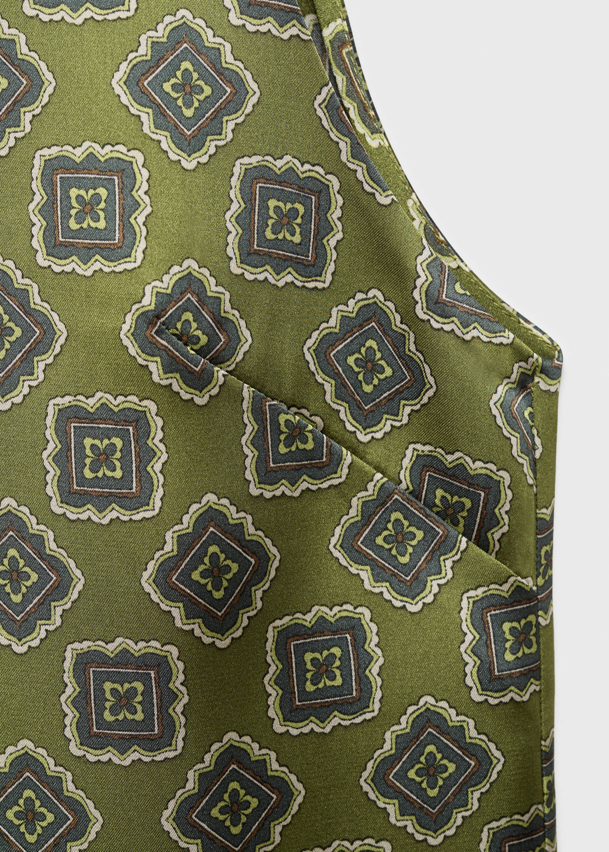 بلوزة ساتان بنقشة هندسية - تفاصيل المنتج 0