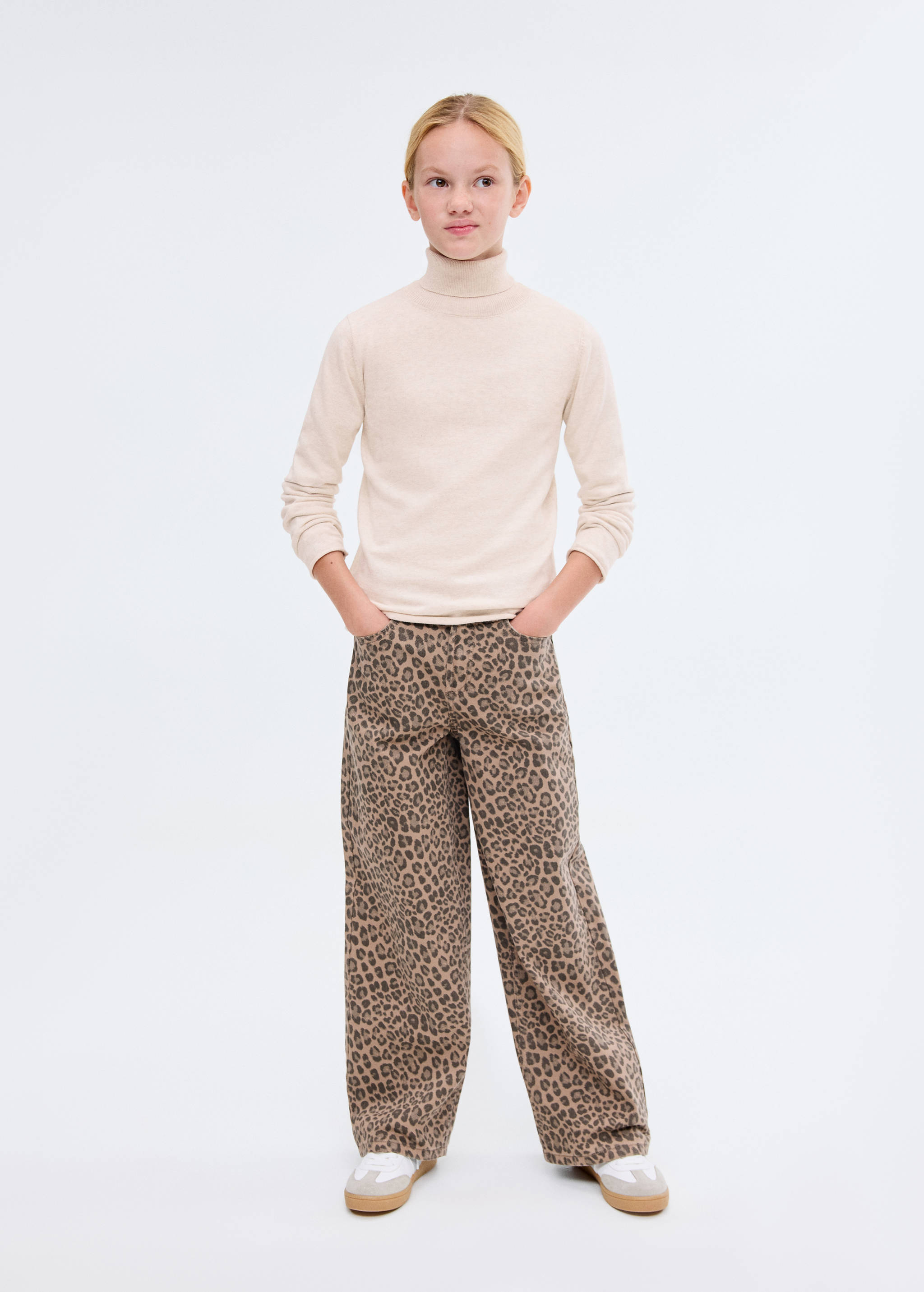 Turtleneck knit sweater - General plane