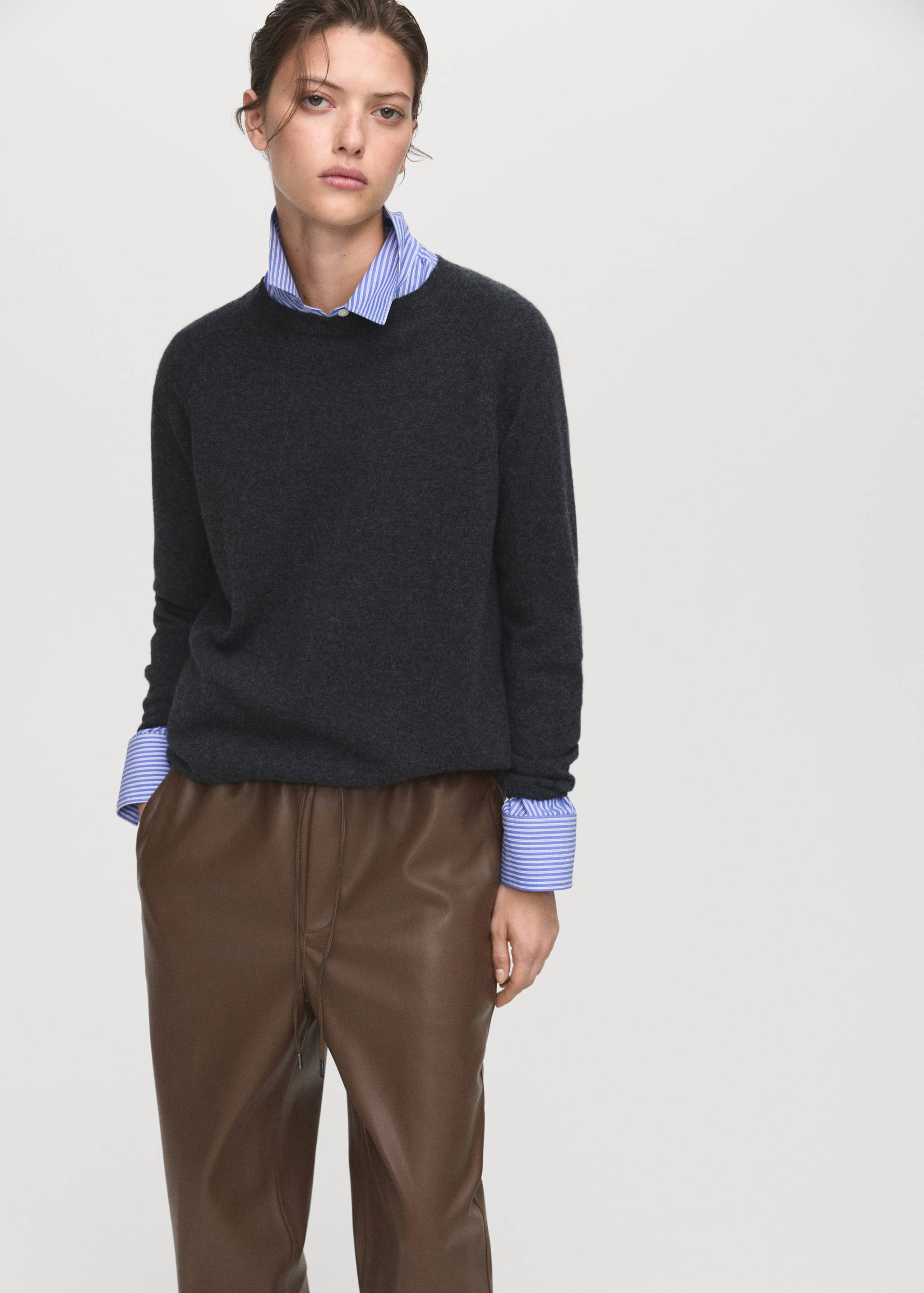 Faux-leather pants with elastic waist - Details of the article 1