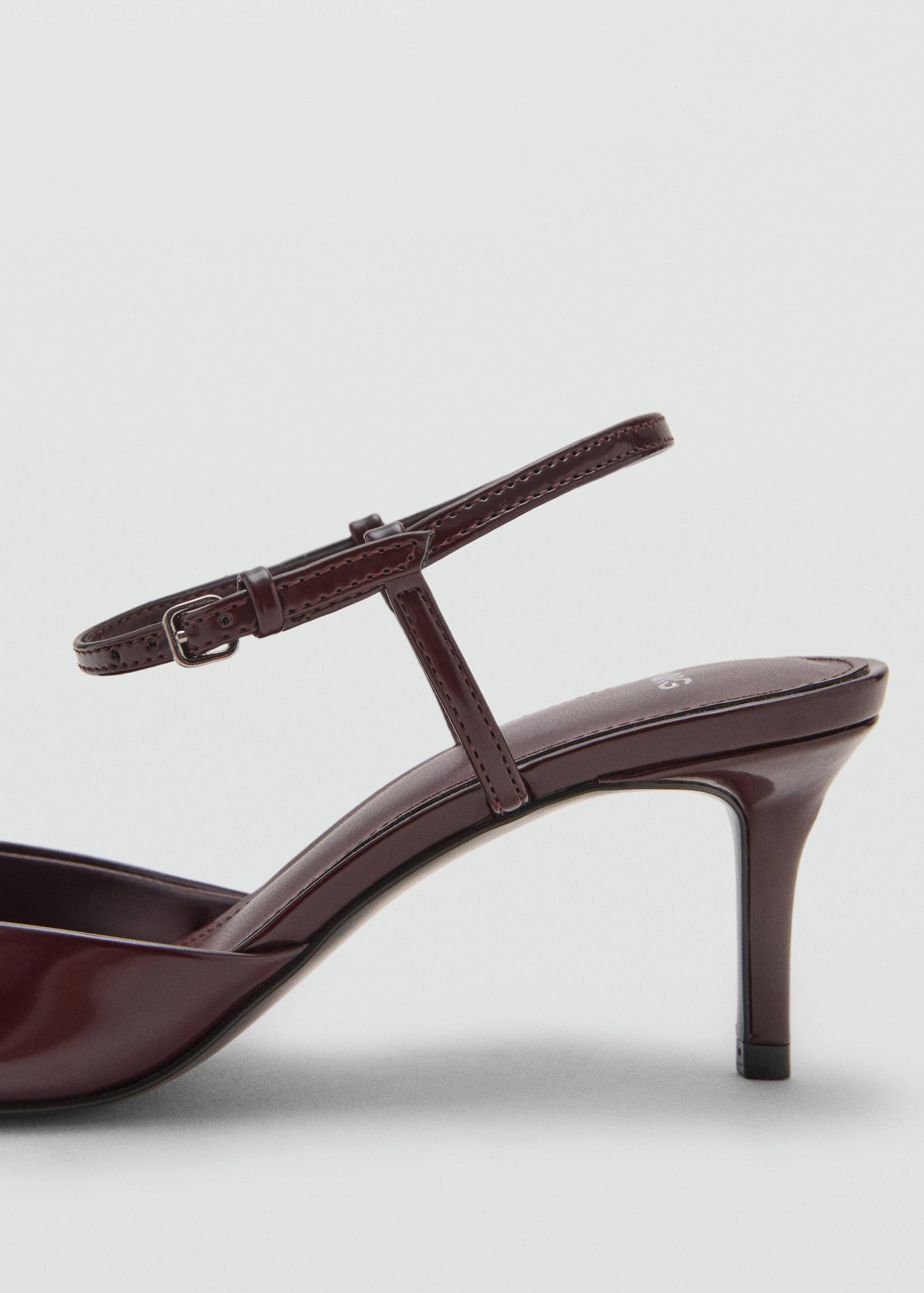 Kitten-heeled shoes with ankle strap - Details of the article 2