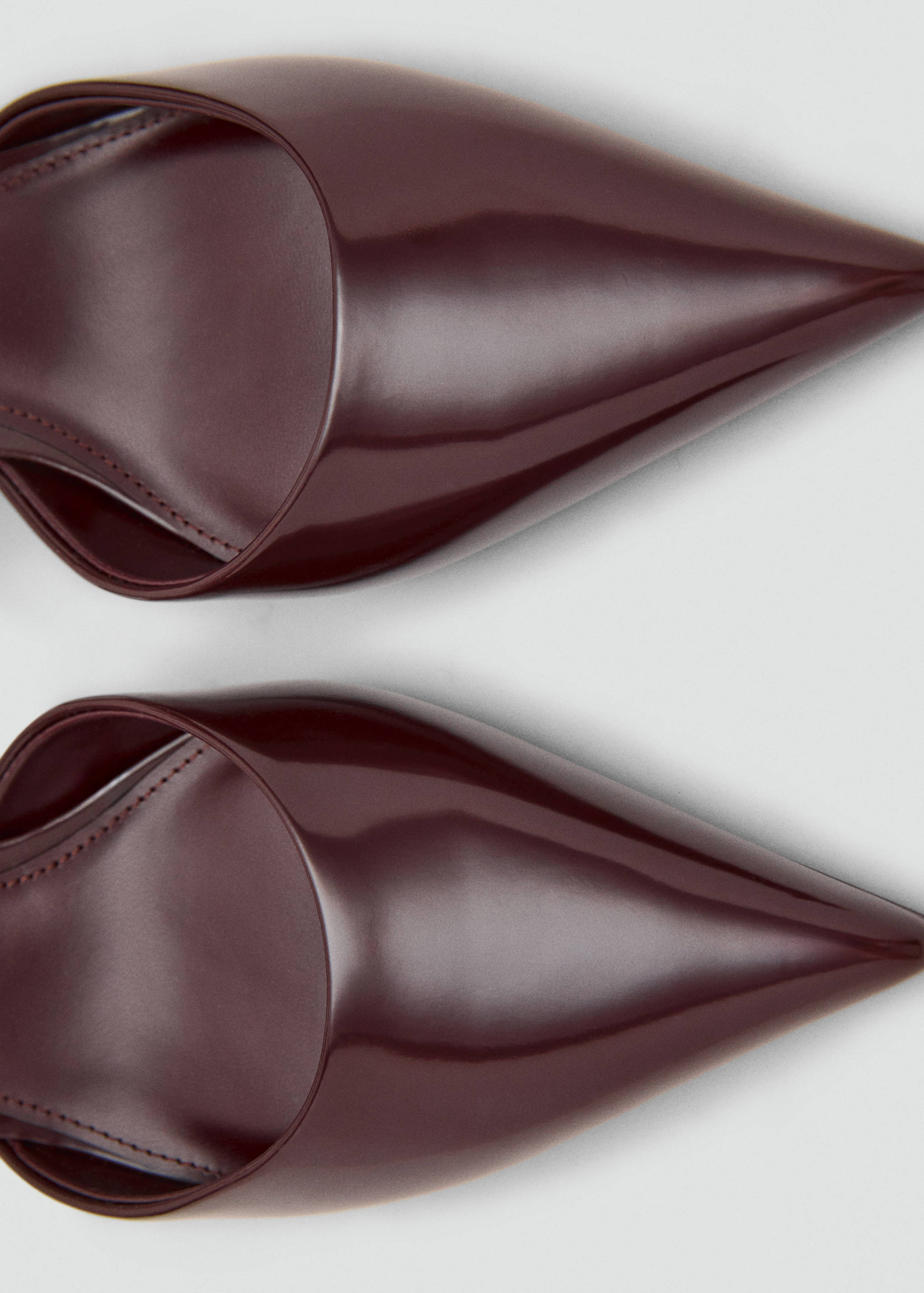 Kitten-heeled shoes with ankle strap - Details of the article 3