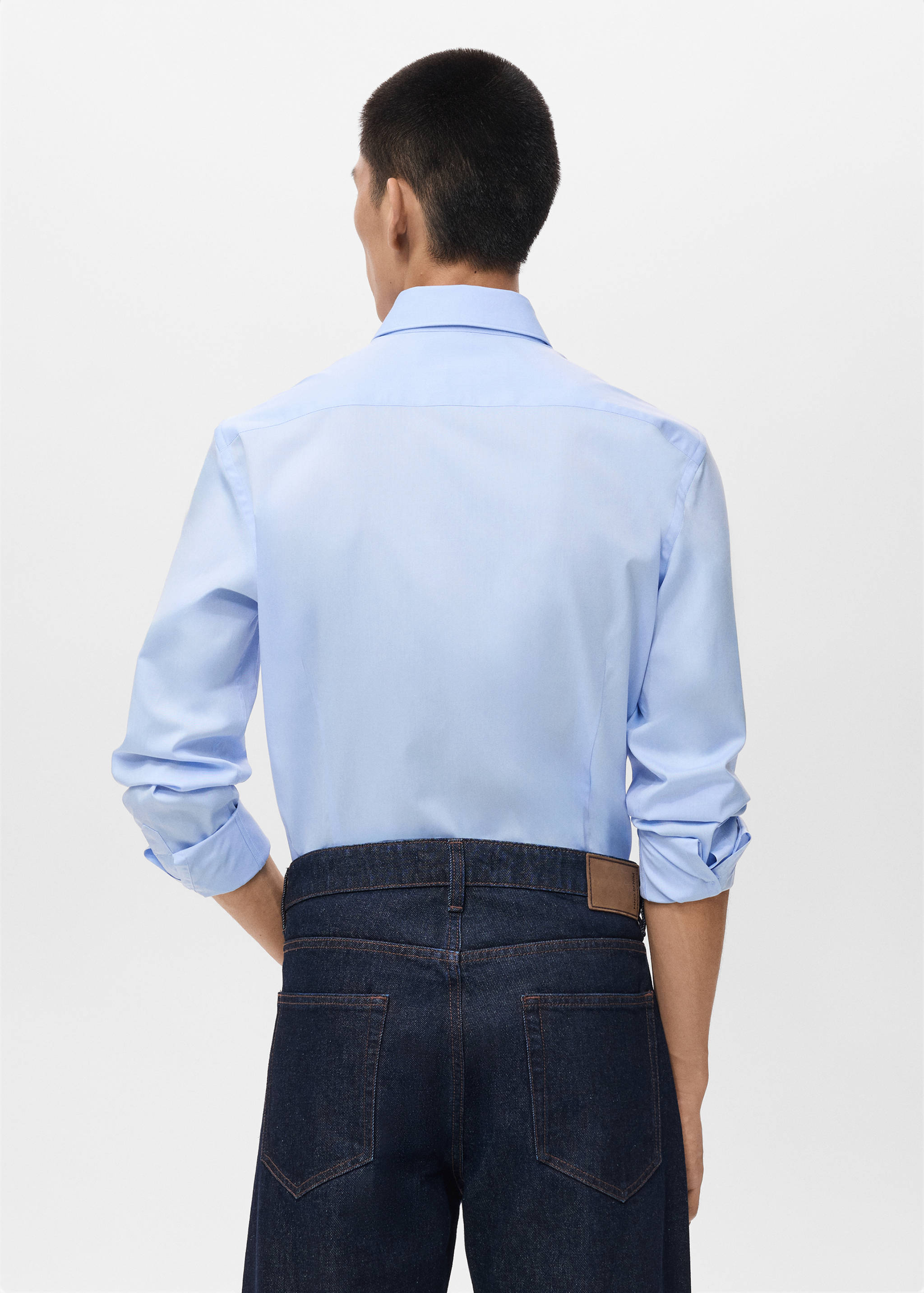 100% cotton slim-fit shirt - Reverse of the article