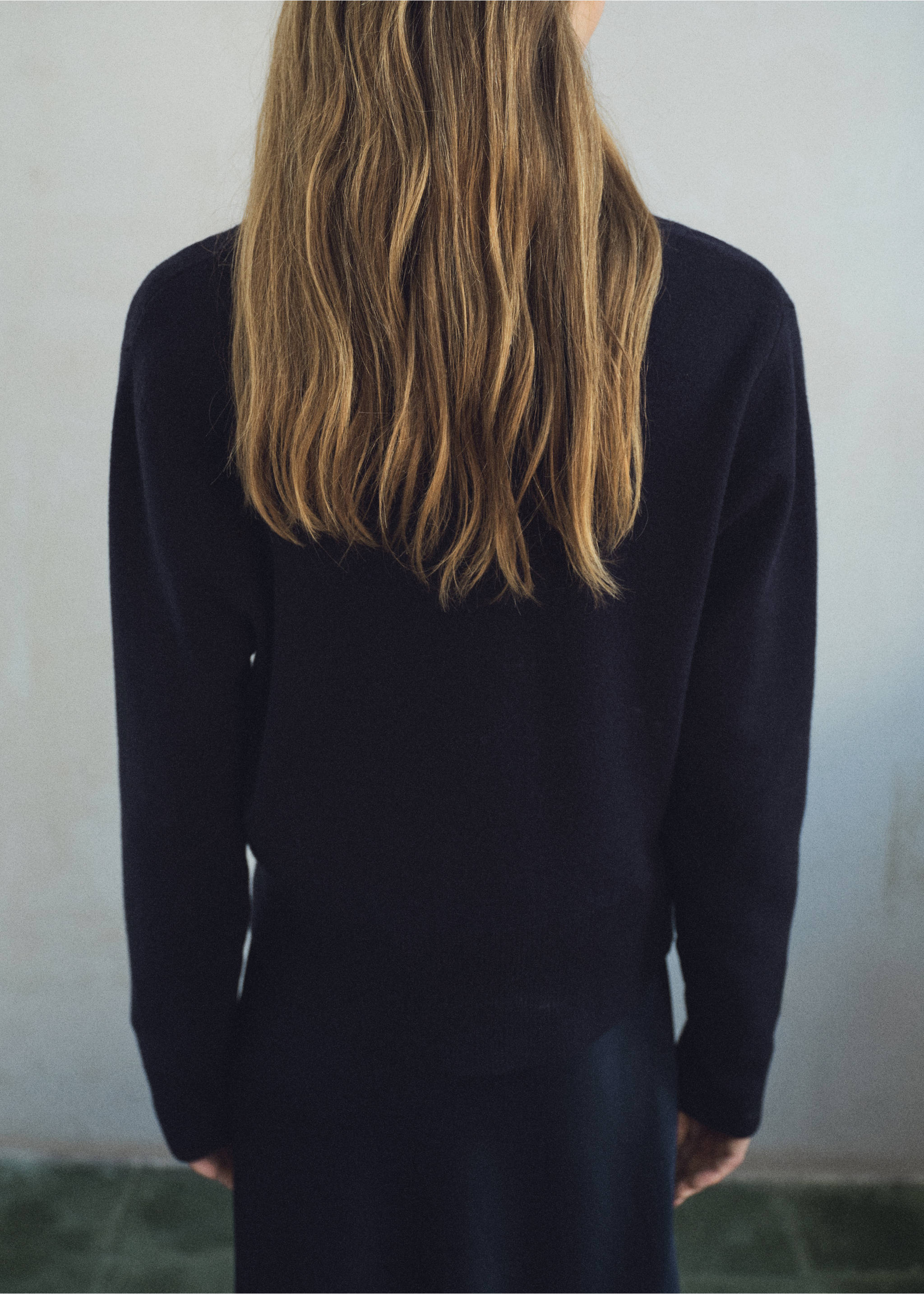 Cross-over cardigan with jewel button - Details of the article 3, Dark Navy. Ref: 17075982-00.