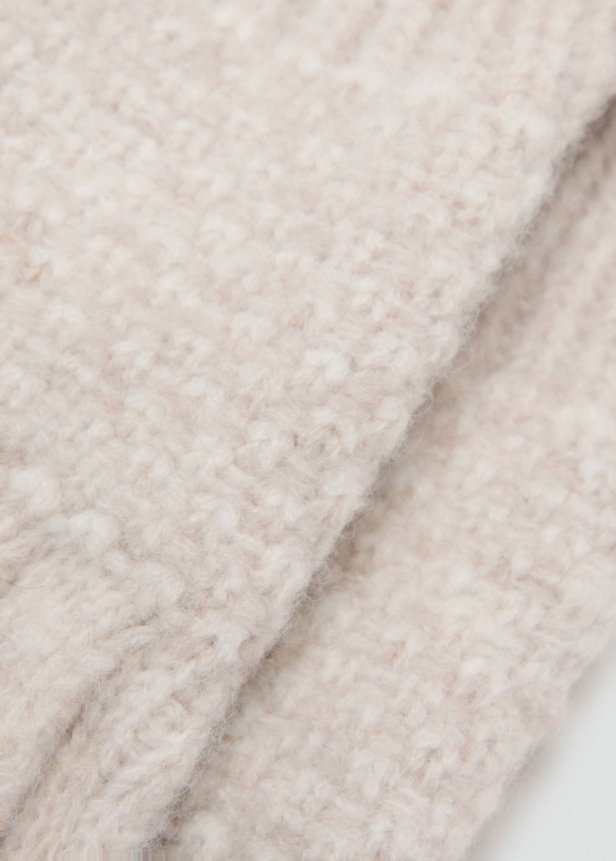 Комбинированные перчатки из трикотажа - Средний план